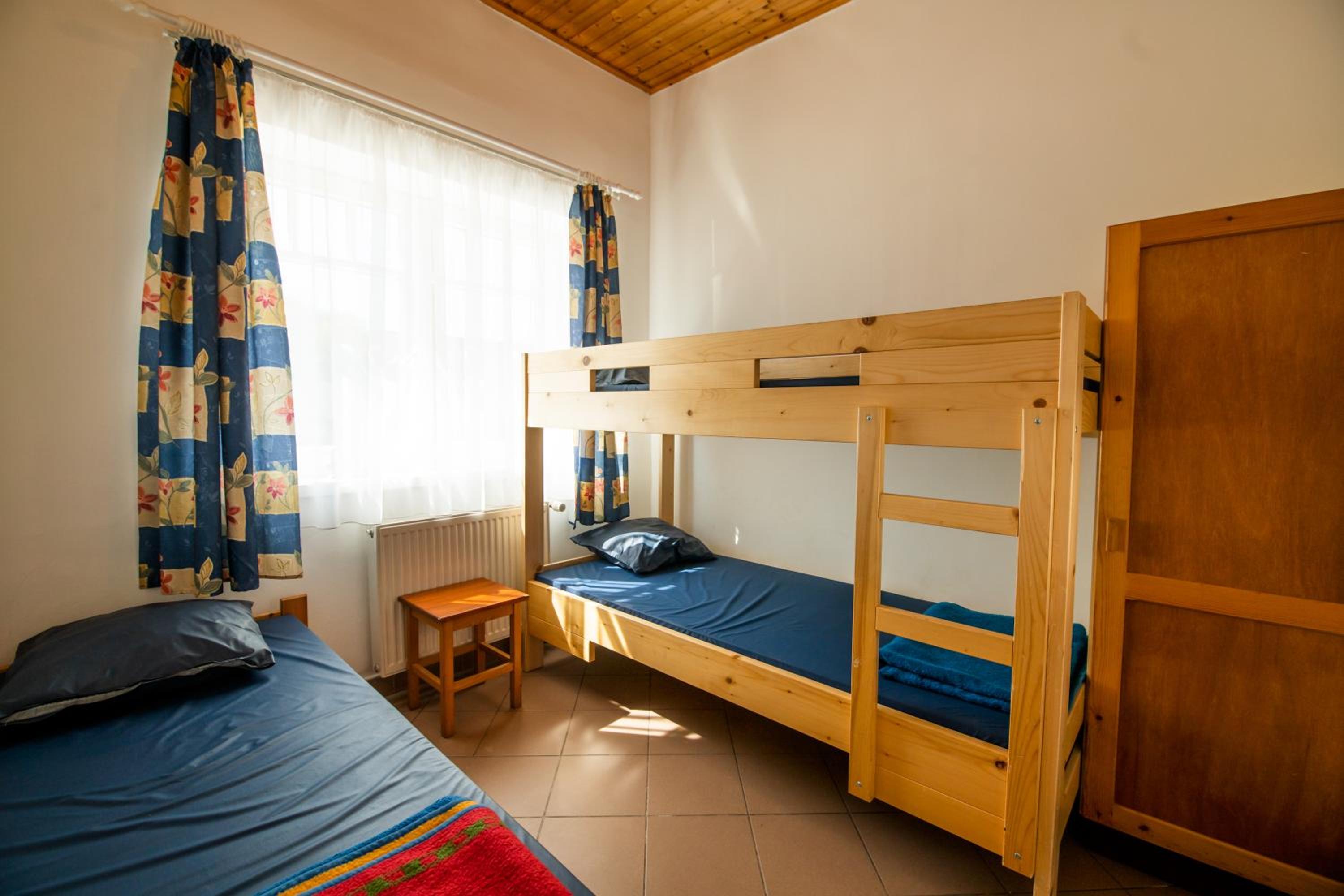 LÁSZLÓ Turistaszálló