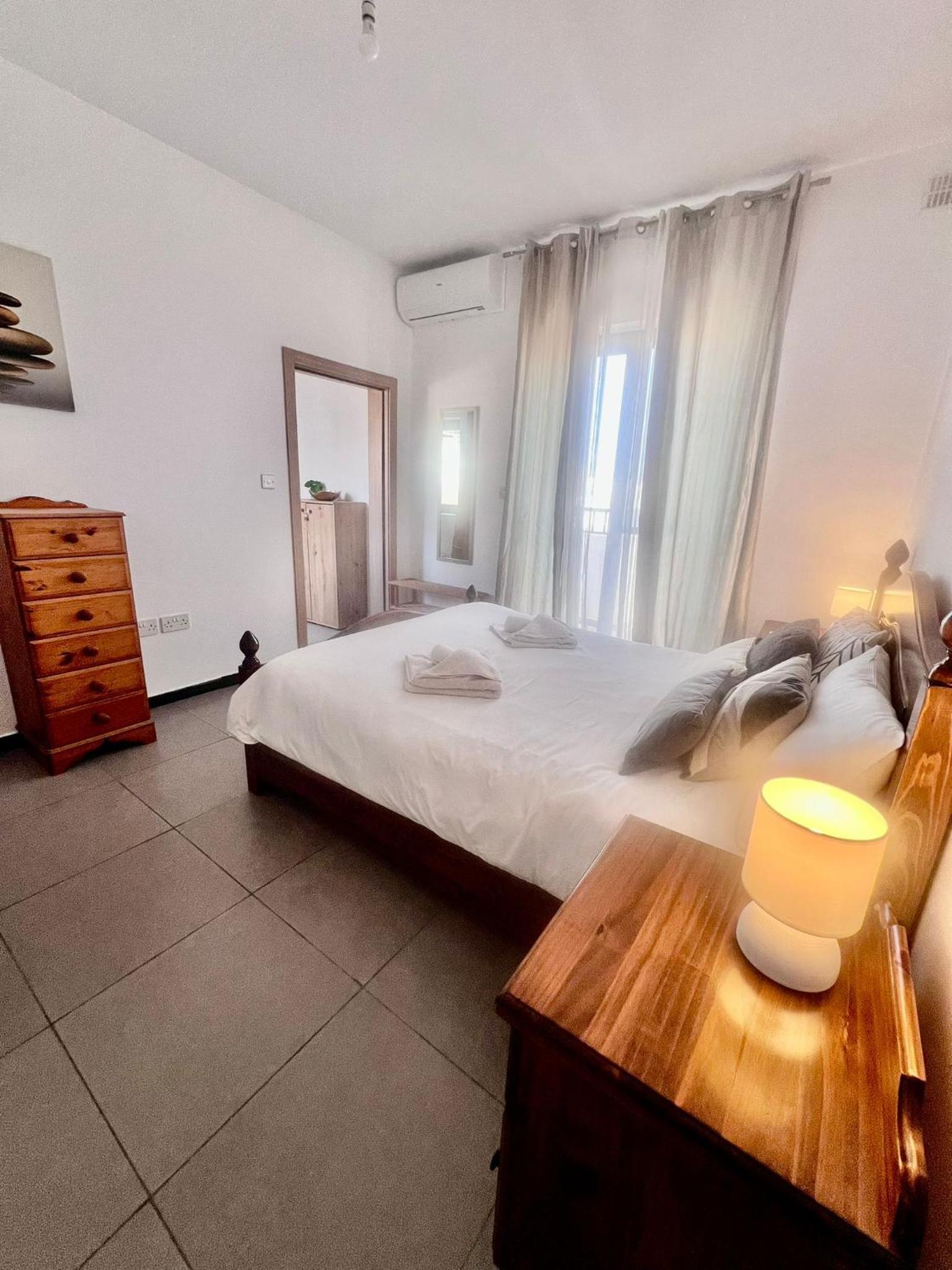 83/3-Lovely 1 Bedroom Penthouse view 2