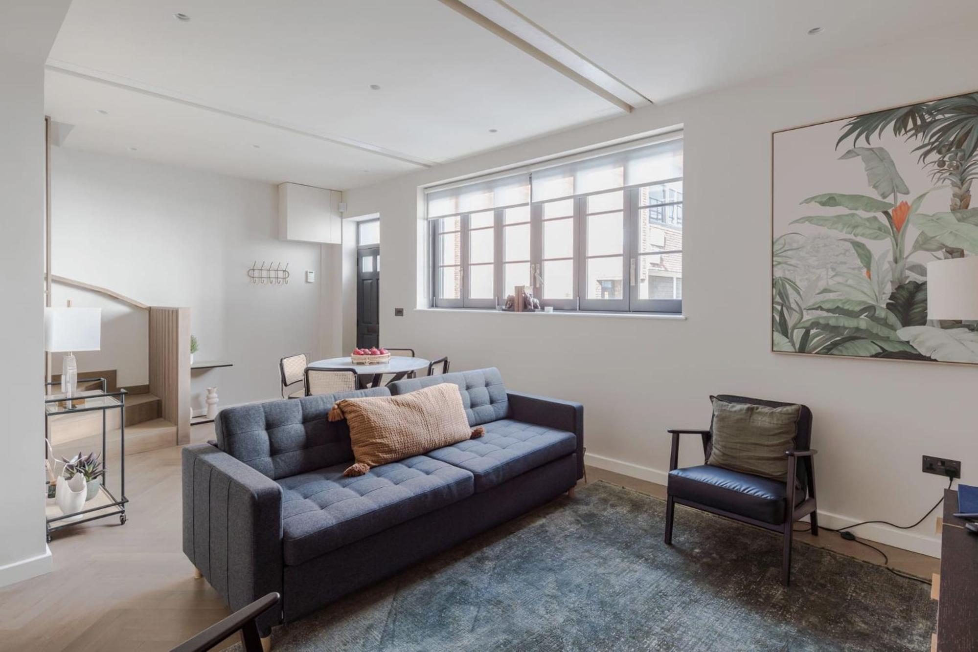 Homely 2-Bed House by Regents Park