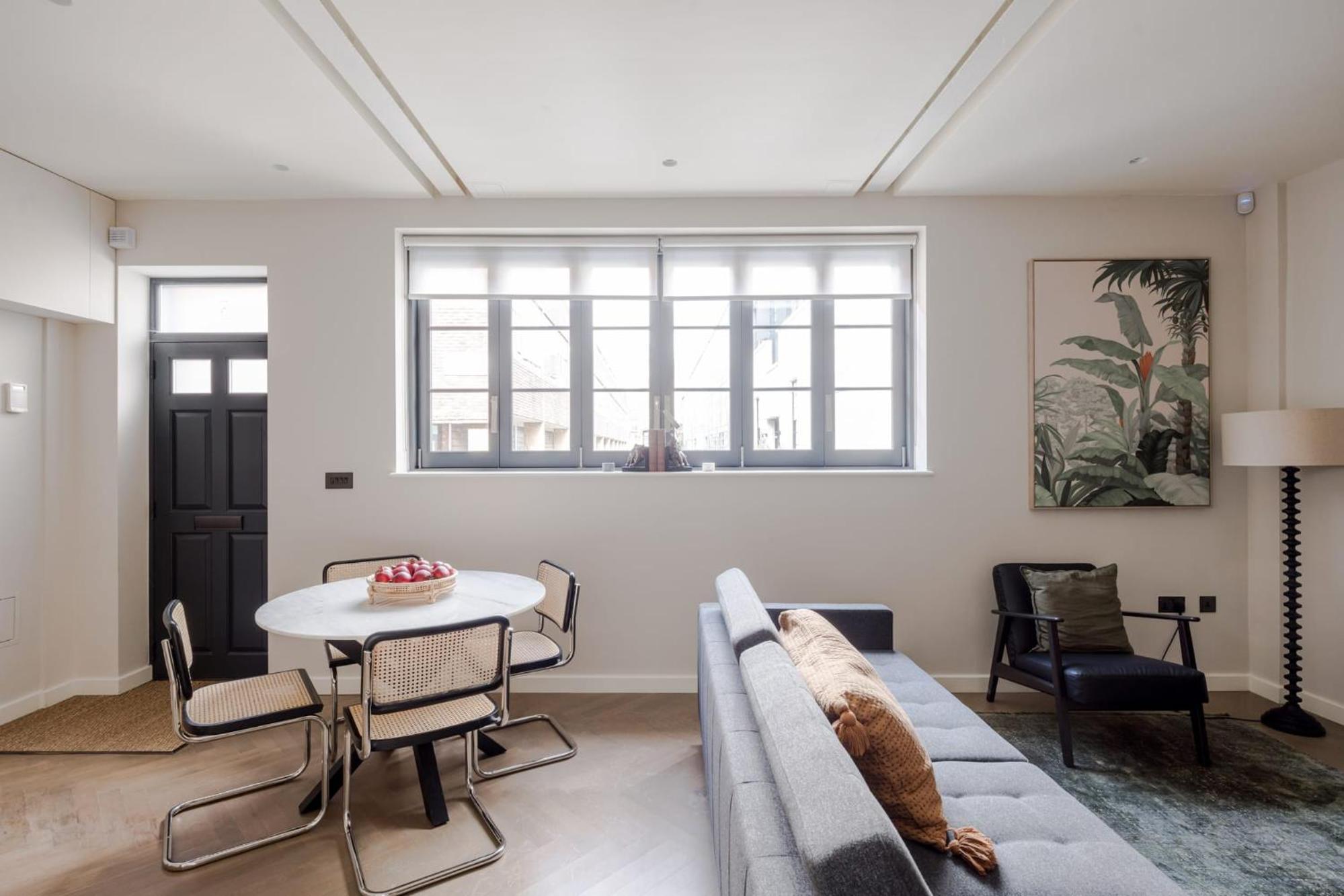 Homely 2-Bed House by Regents Park