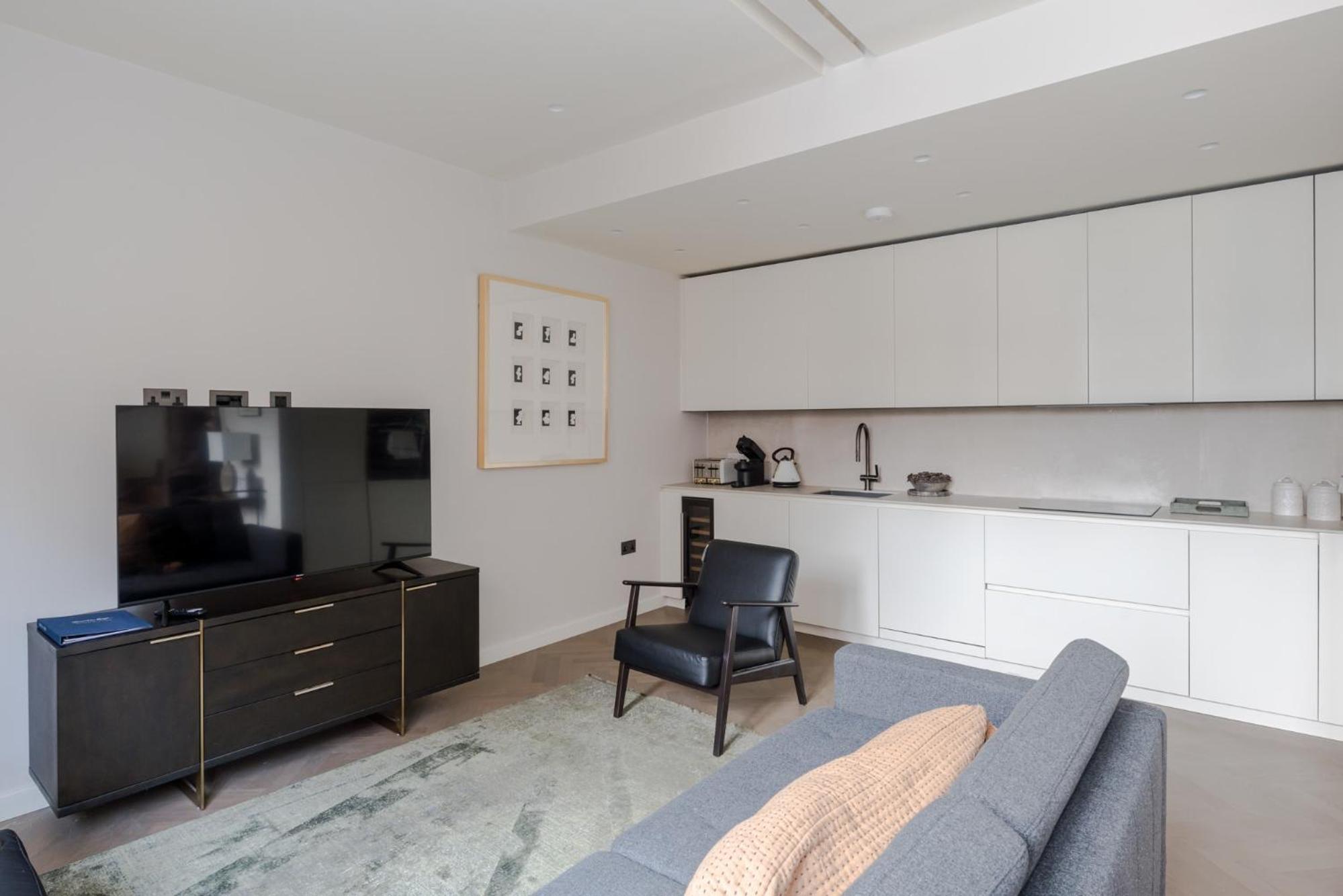 Homely 2-Bed House by Regents Park