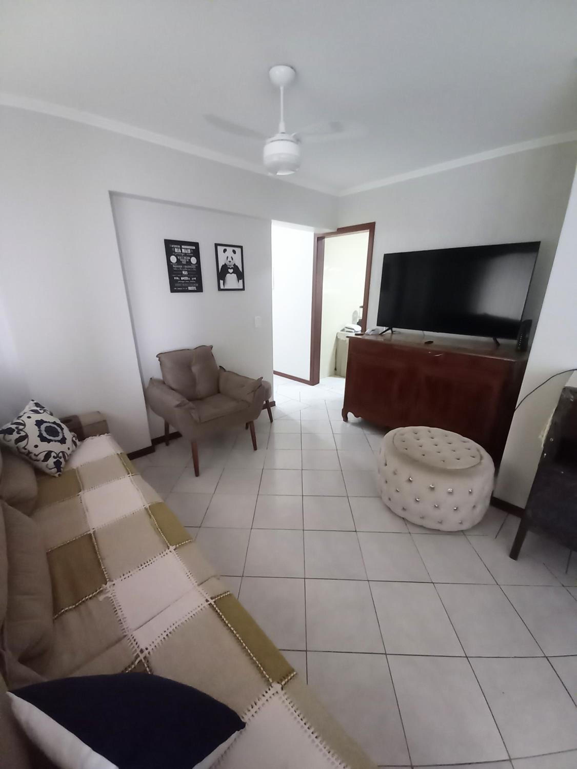 Pé na areia, 4 quartos, Garagem Enorme para até 2 carros médio porte view 2