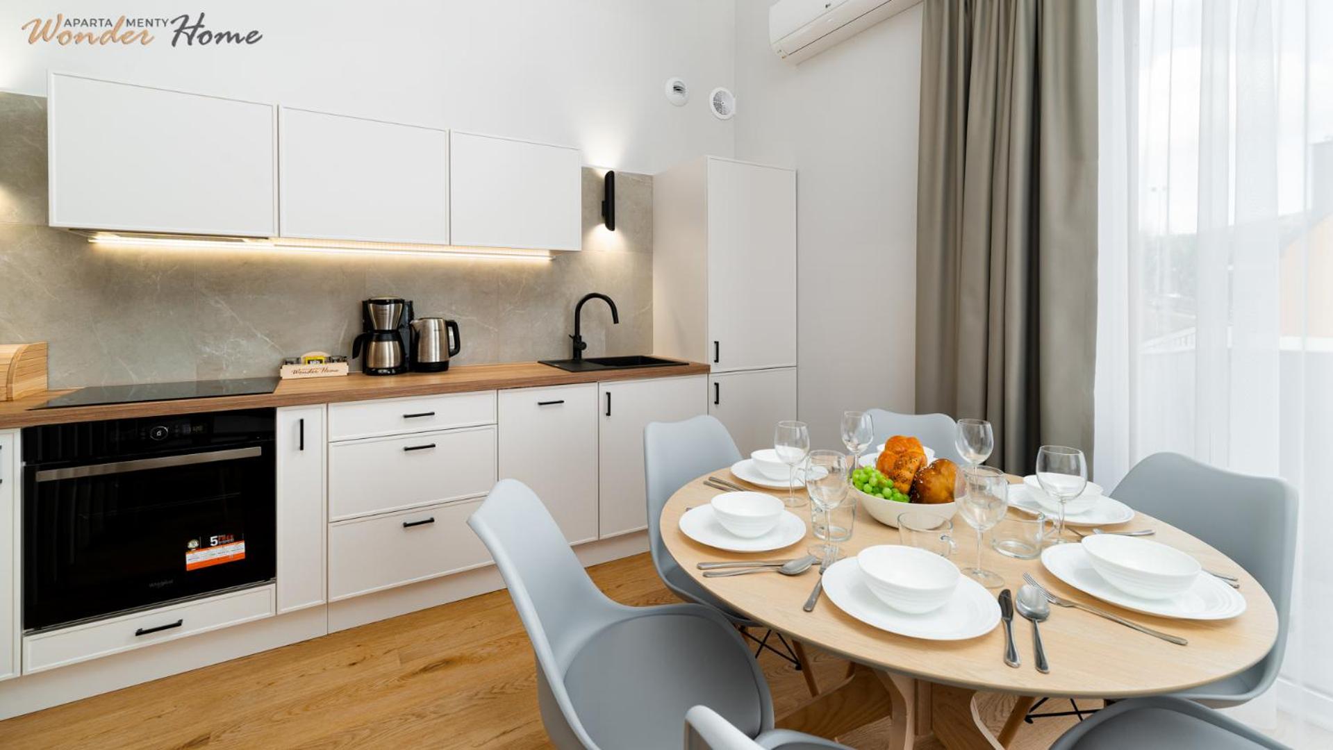 Wonder Home - Domki Hillside tuż przy stoku narciarskim - na terenie kompleksu plac zabaw i zewnętrzna siłownia, sklep, parking