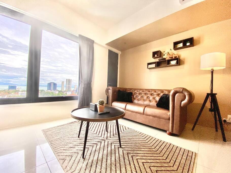 Tropicana 218 Macalister #Seaview #Modern Retro #Infinity Pool #Georgetown #7pax #3BR 2bath #1King 2Queen 1Single #Quality well maintained #Private host photo 1