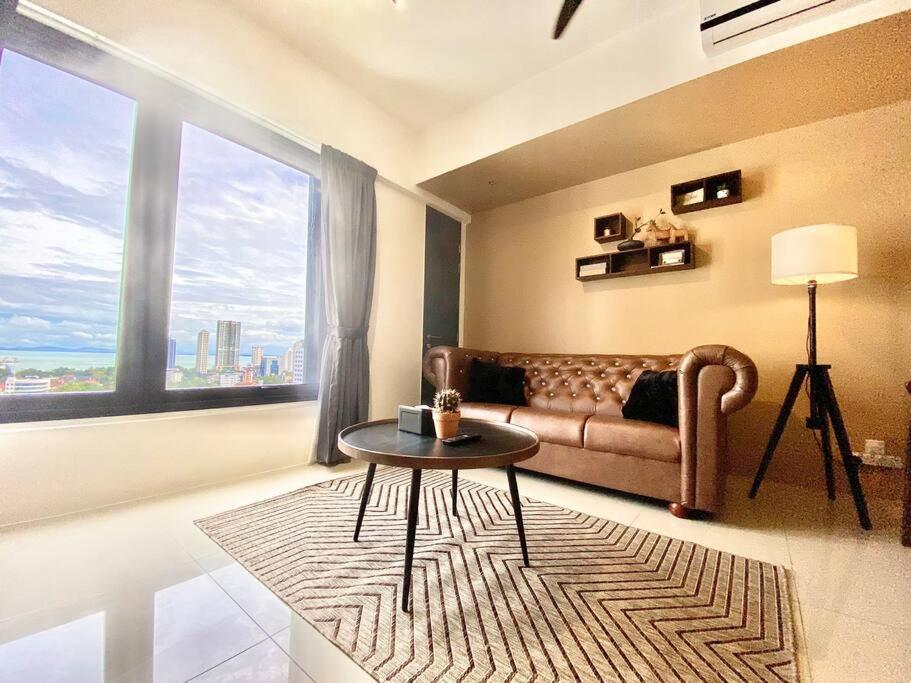 Tropicana 218 Macalister #Seaview #Modern Retro #Infinity Pool #Georgetown #7pax #3BR 2bath #1King 2Queen 1Single #Quality well maintained #Private host photo 2