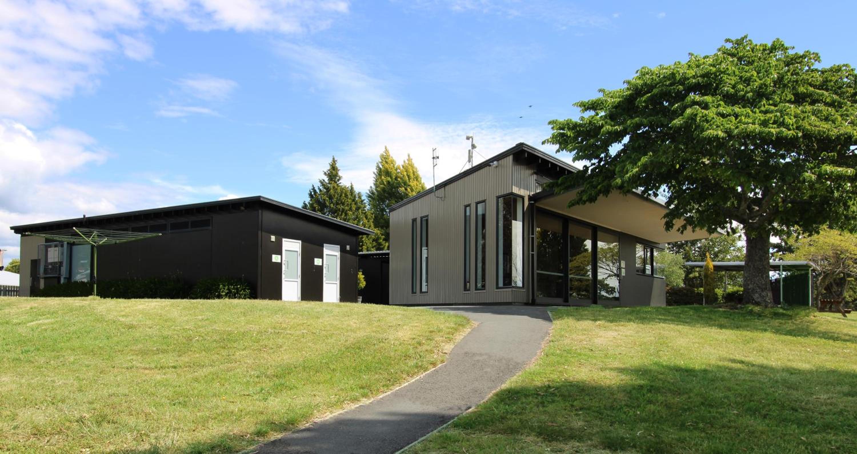 Tāhuna Beach Holiday Park