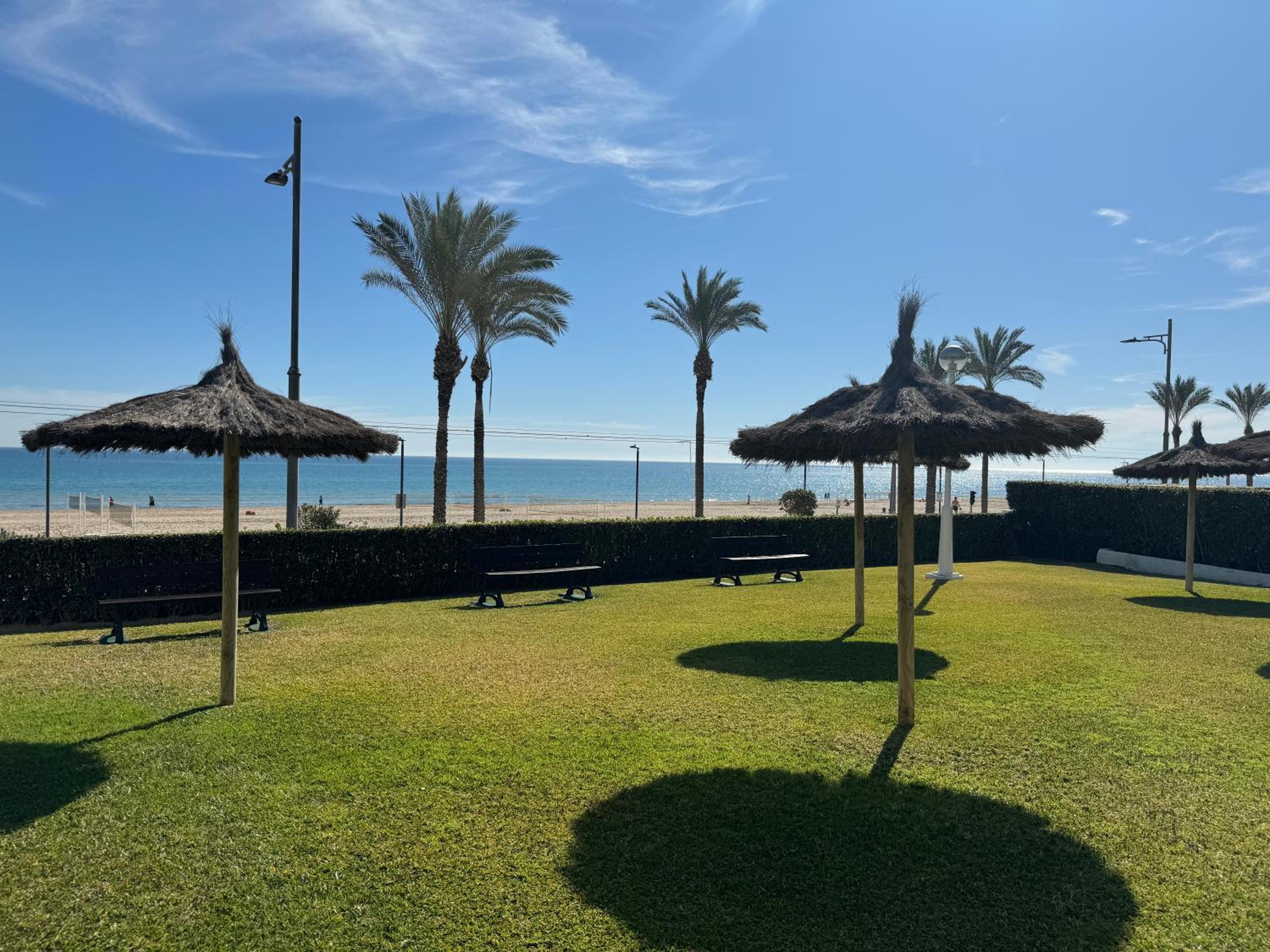 Primera línea en Playa Muchavista piscina y vistas al mar By Turihome