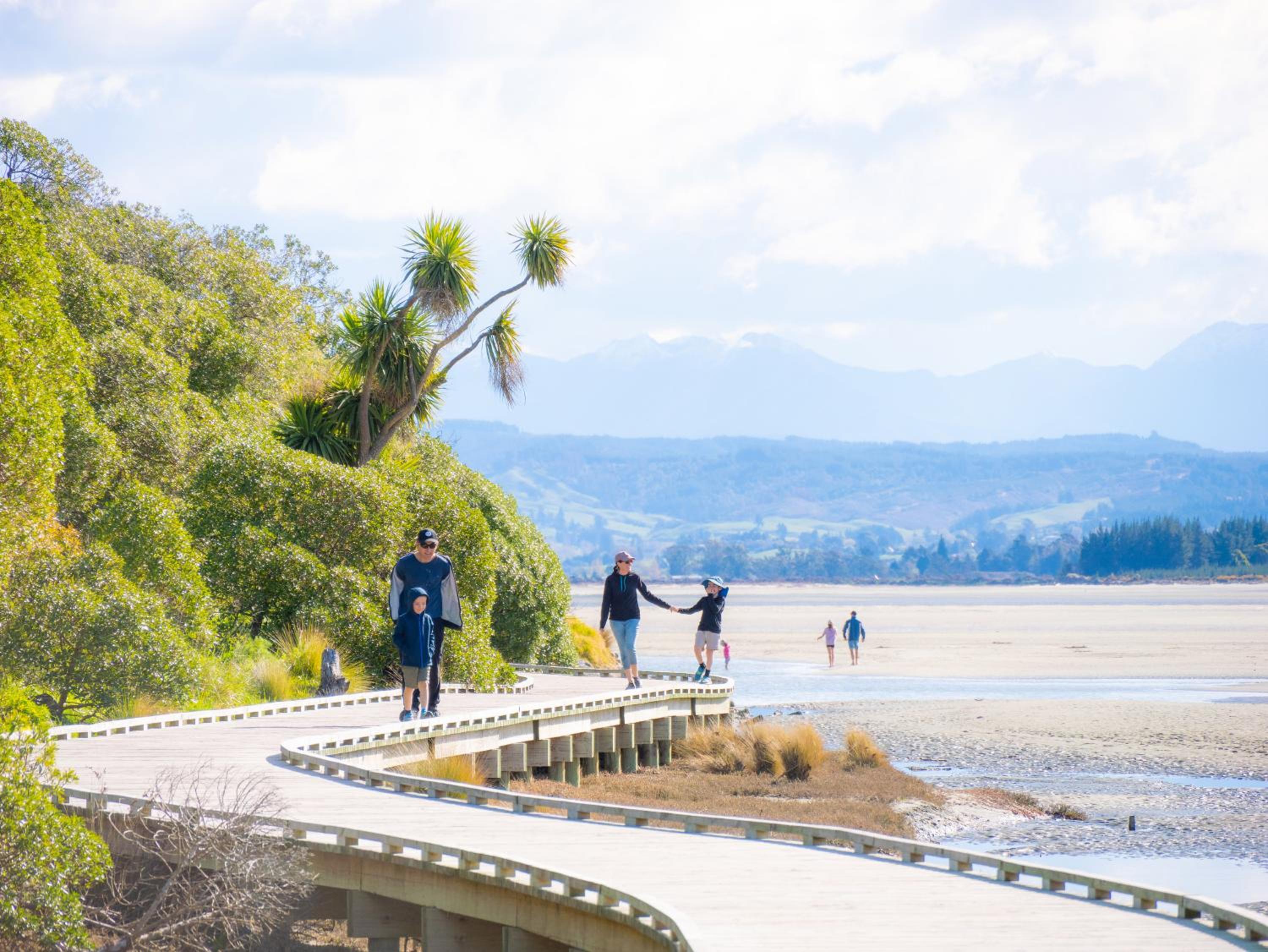 Tāhuna Beach Holiday Park