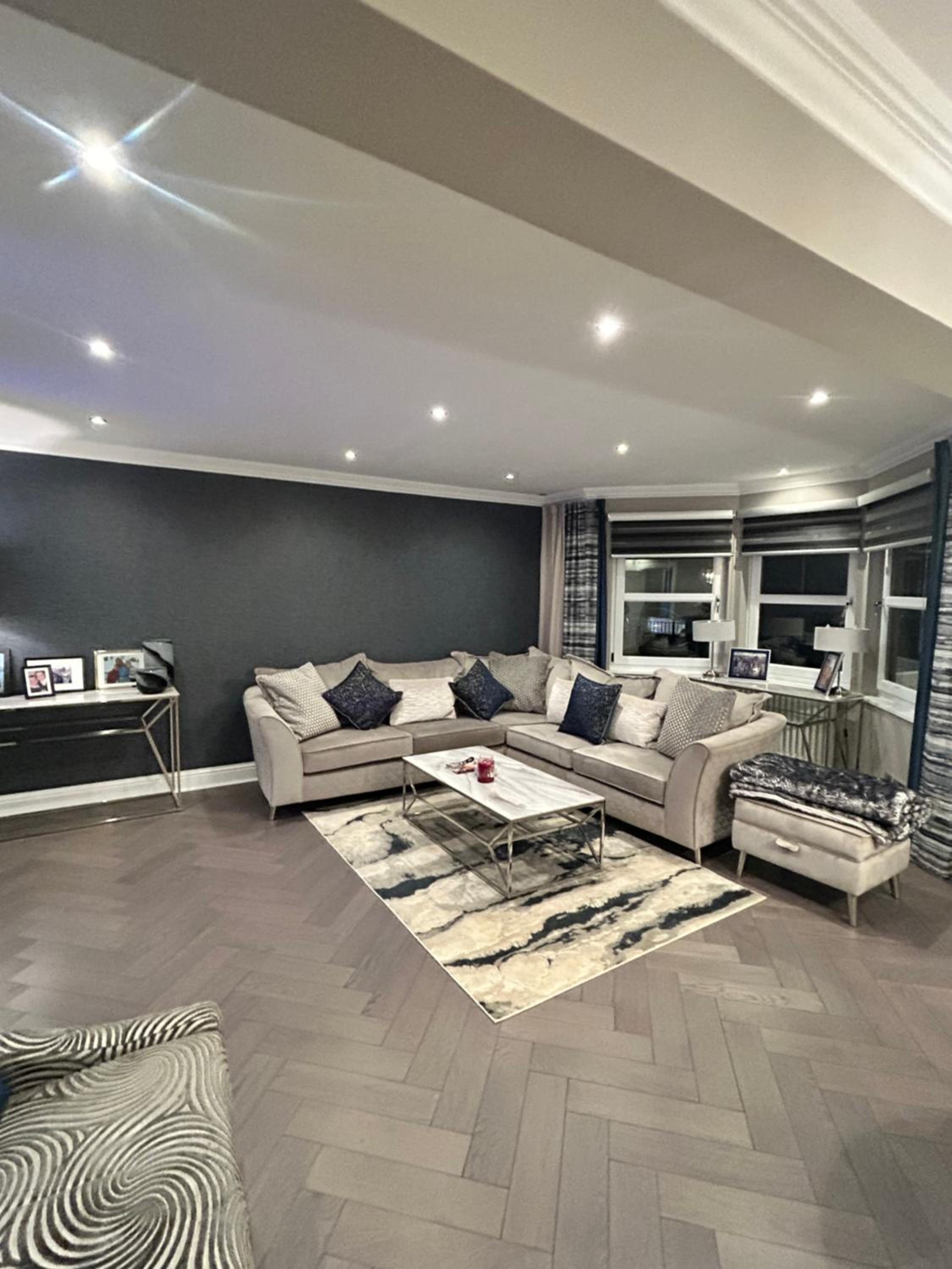 Large Modern Family Home in Murrayfield - Very close to City Centre - 10 mins by Direct Bus - Private Driveway & Garden view 2