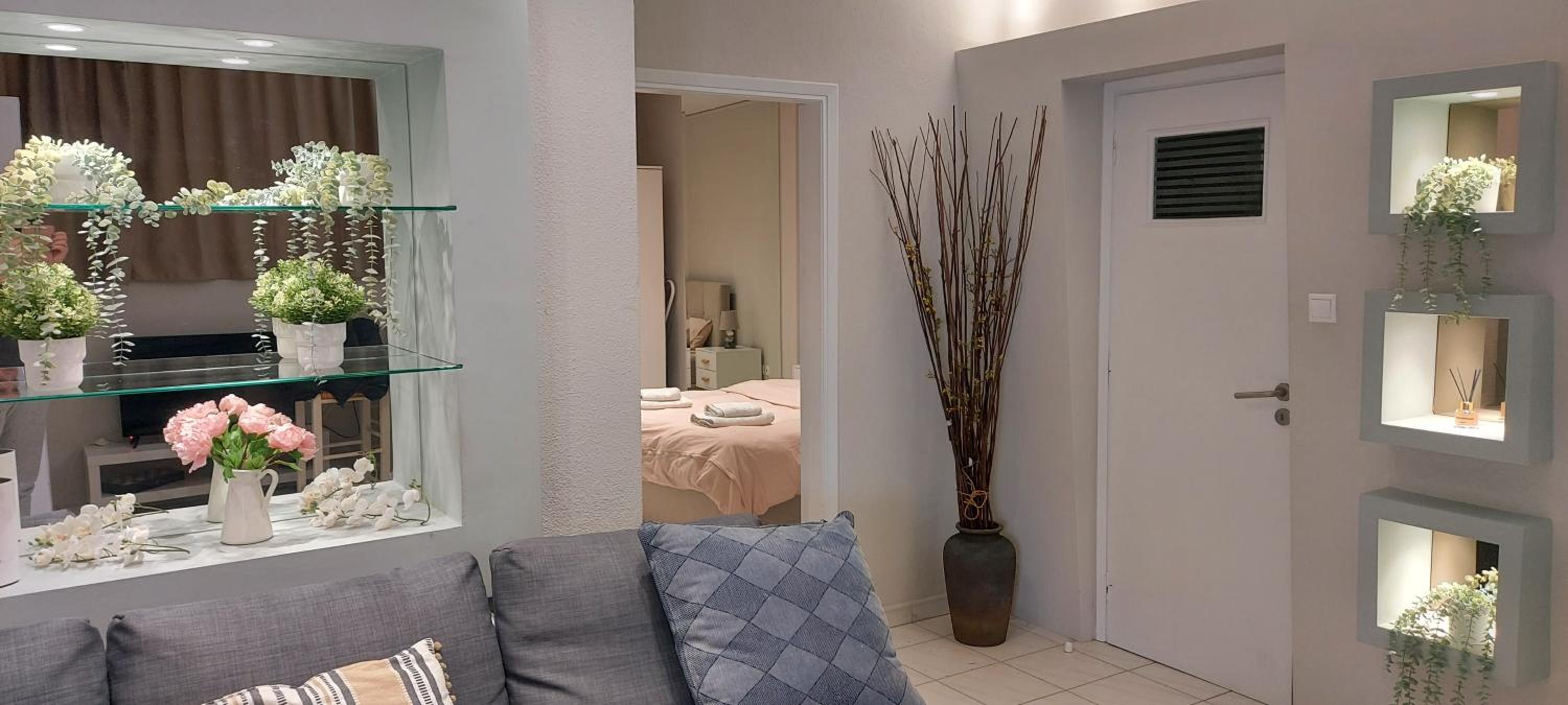 Aphrodite goddess en Artemida — hotel room