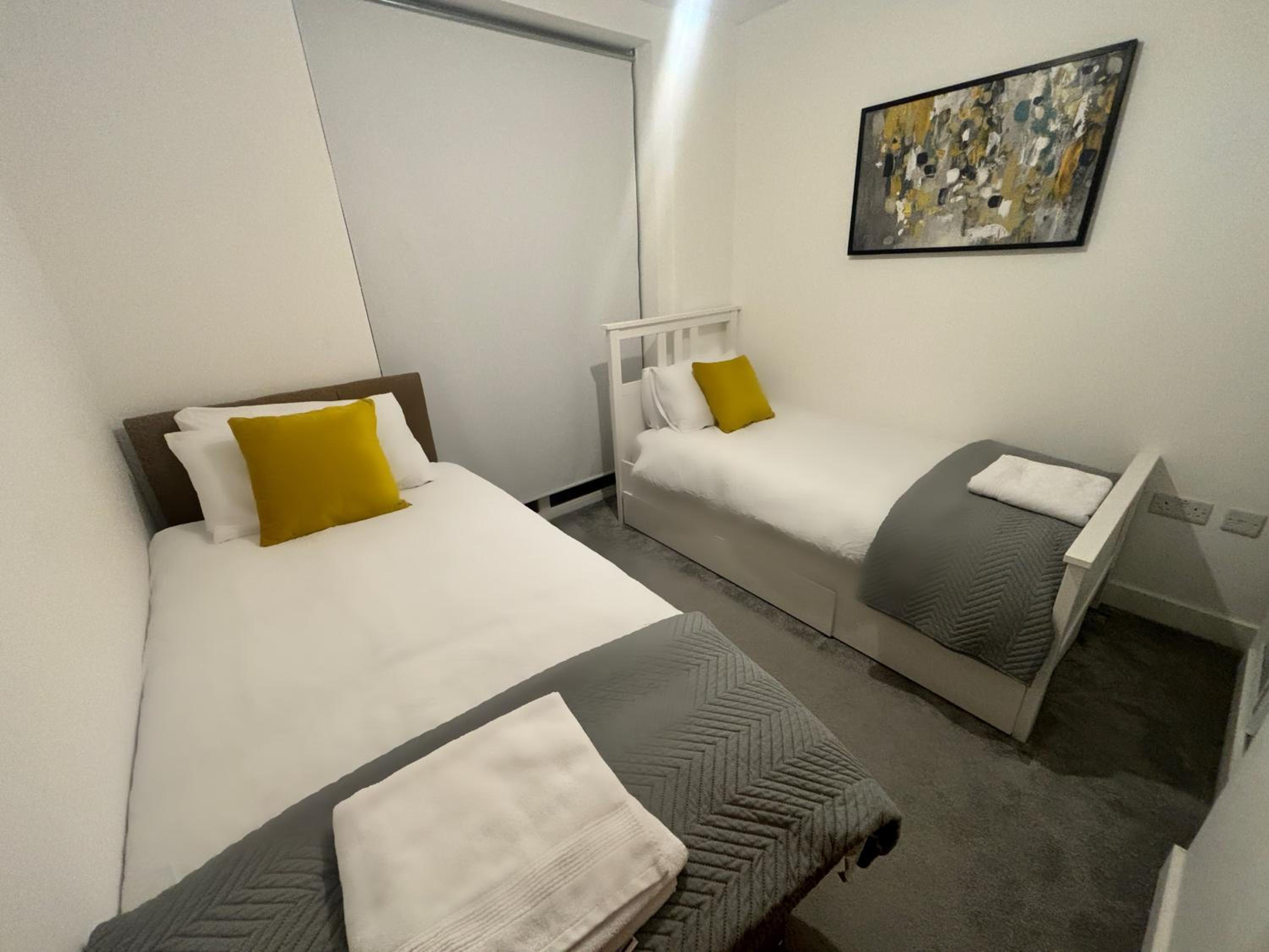 Madika Homes - Cosy 2 Bed 2 Bath in Colindale London view 4