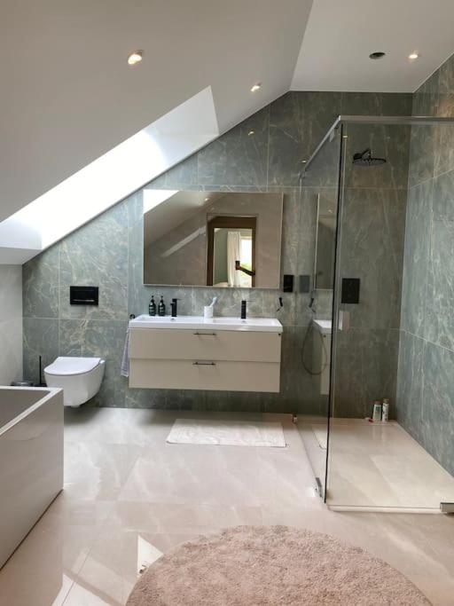 Villa Bluebird-Exclusive 5 bedroom 3 bathroom