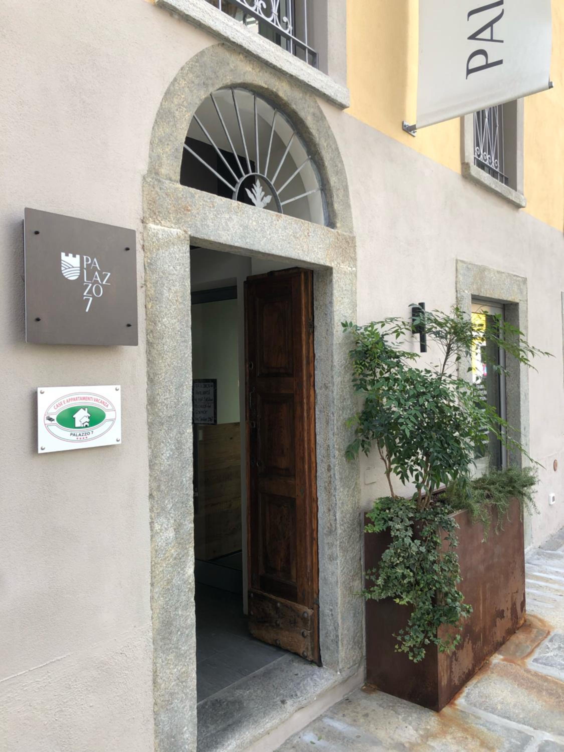 Palazzo 7 Centro Storico NO Pet Friendly Apartment view 2