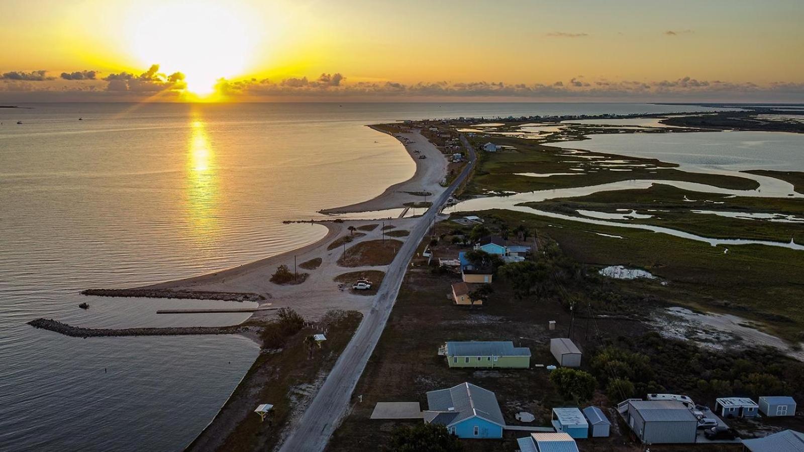 Mag Beach Refuge - Bayfront view 4