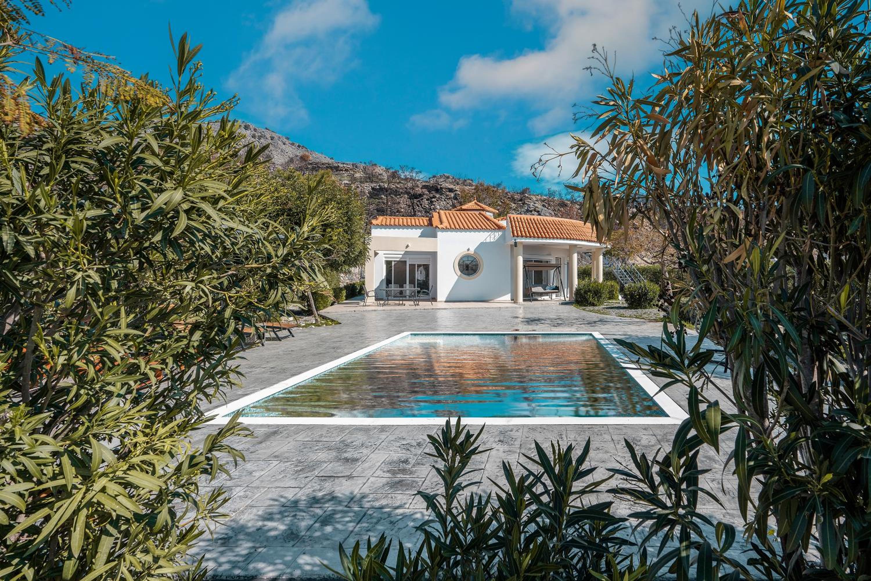Lazarus Villa Glistra