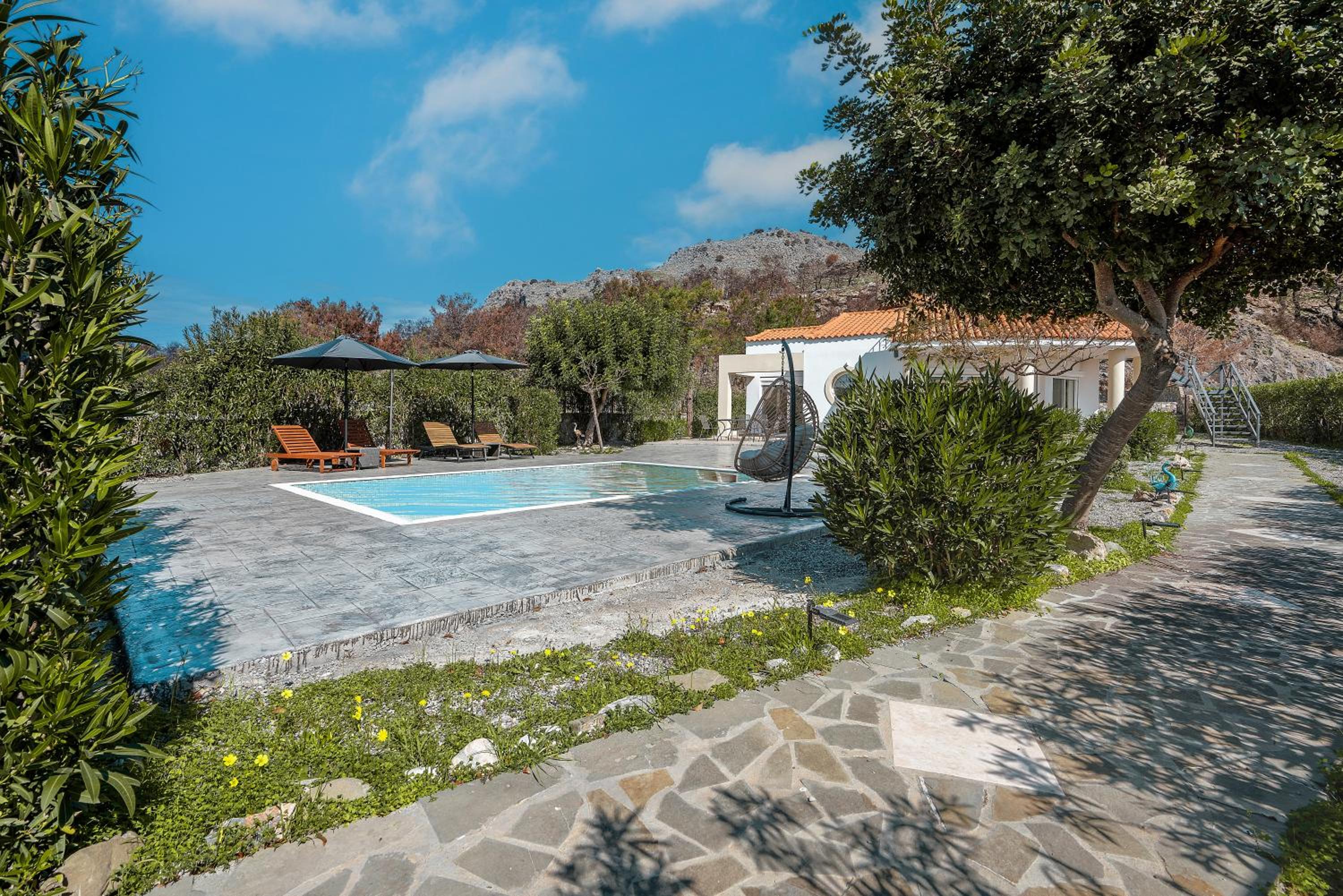 Lazarus Villa Glistra