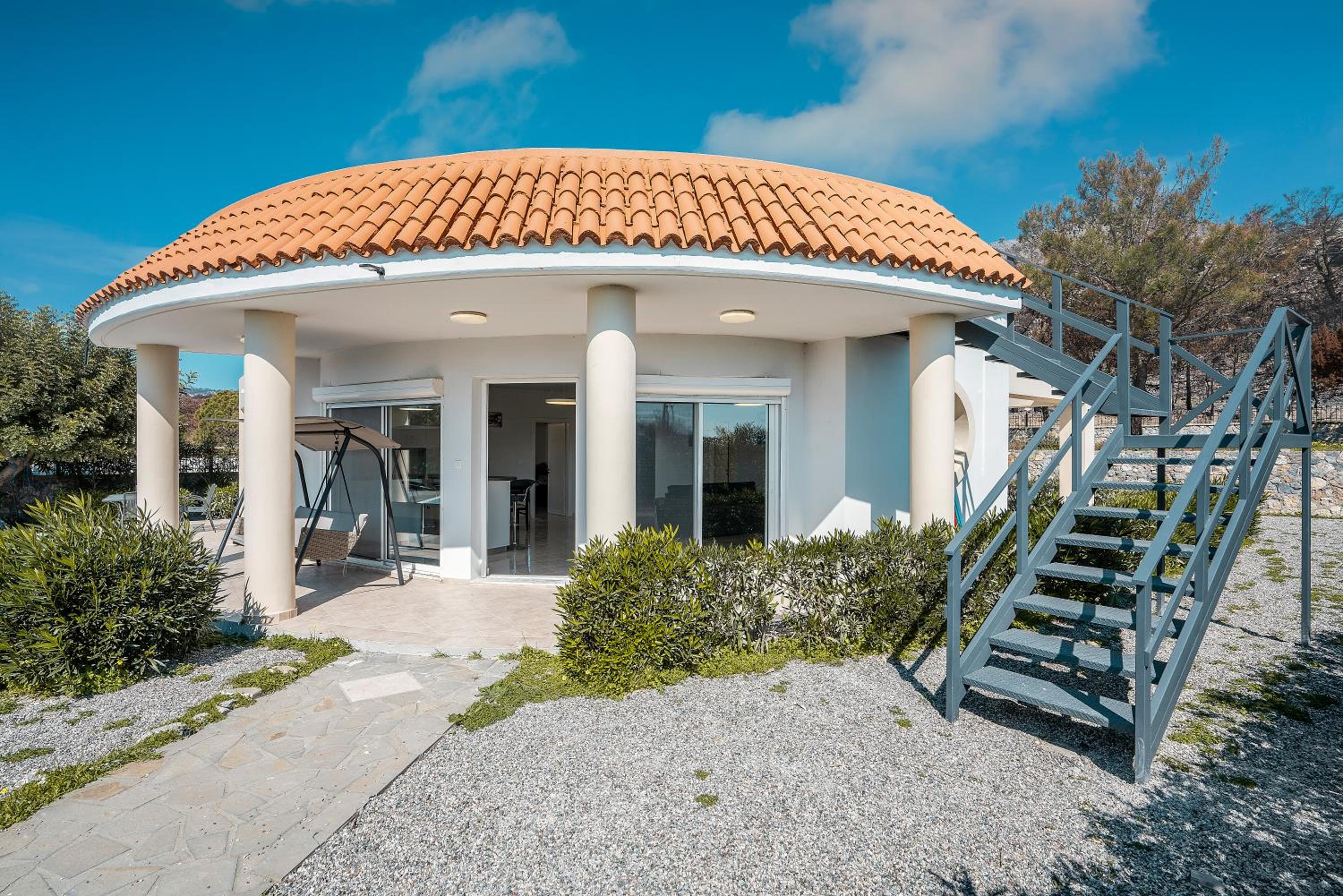 Lazarus Villa Glistra