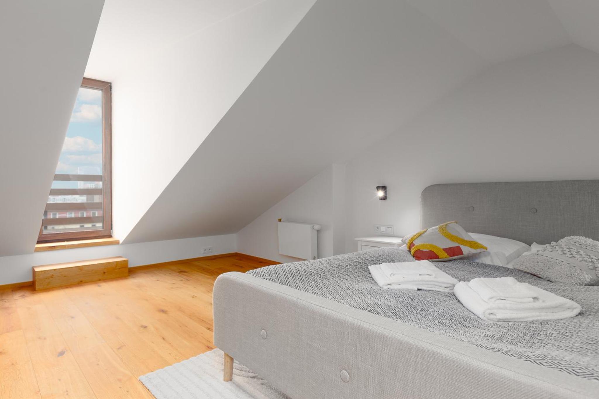 2 rooms apartment with terrace and FREE parking near metro