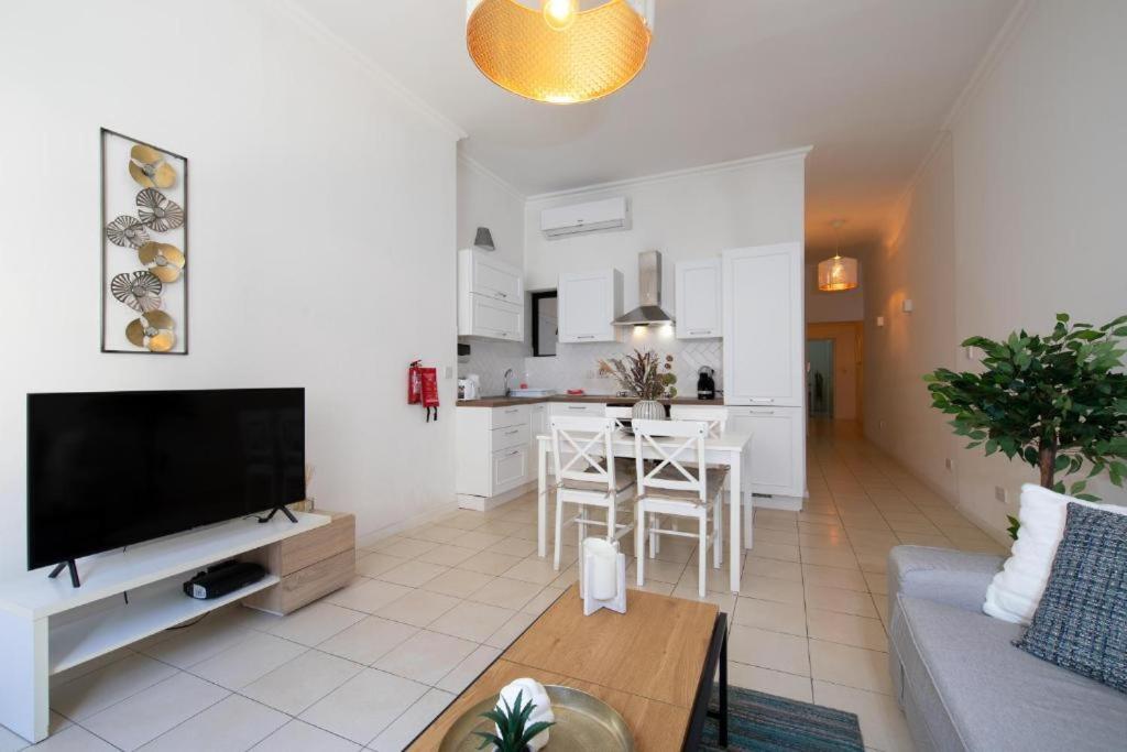 Cozy 3 Bedrooms - Near Sliema Seafront view 2
