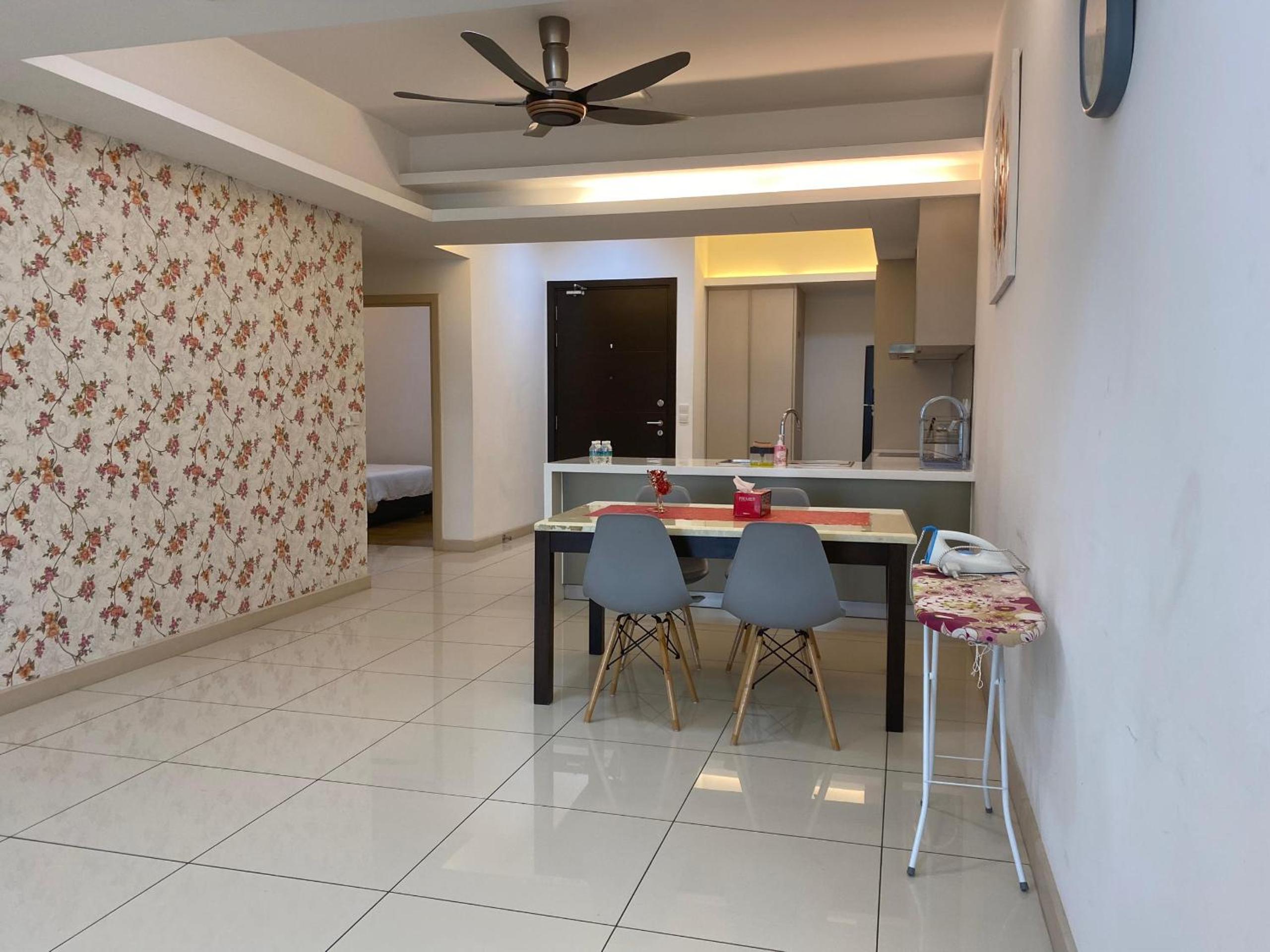 Nice three bedroom at suasana