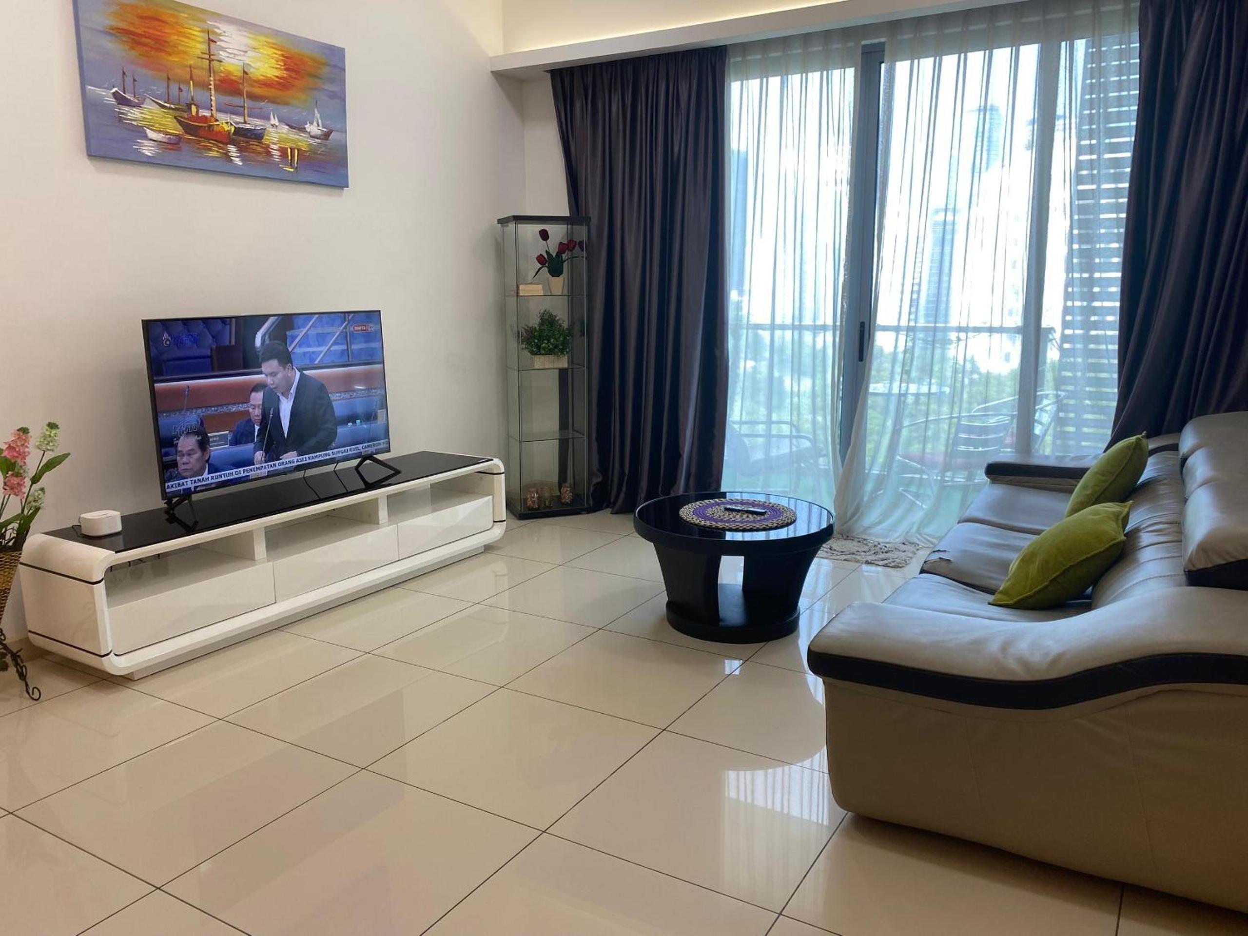 Nice three bedroom at suasana
