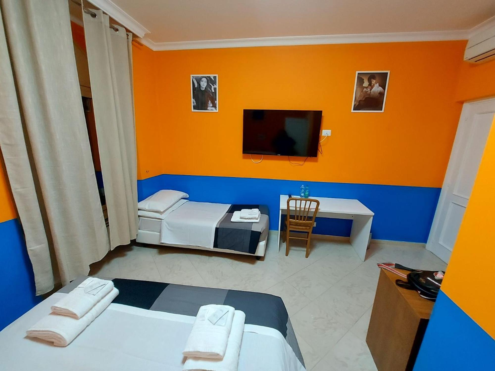 Hotel Positano en Rome — hotel room