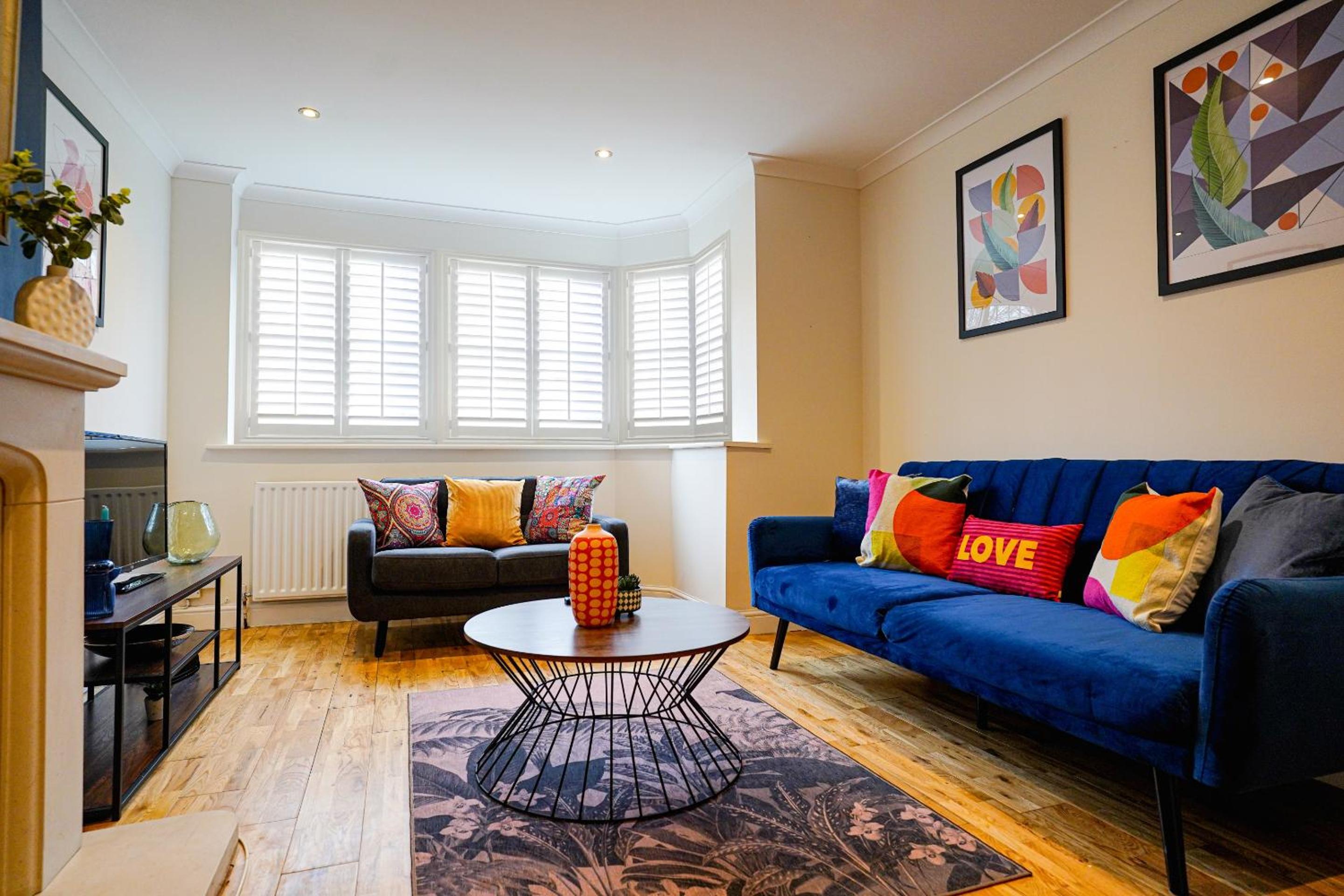 Southampton 3 Bedroom Luxury House view 2