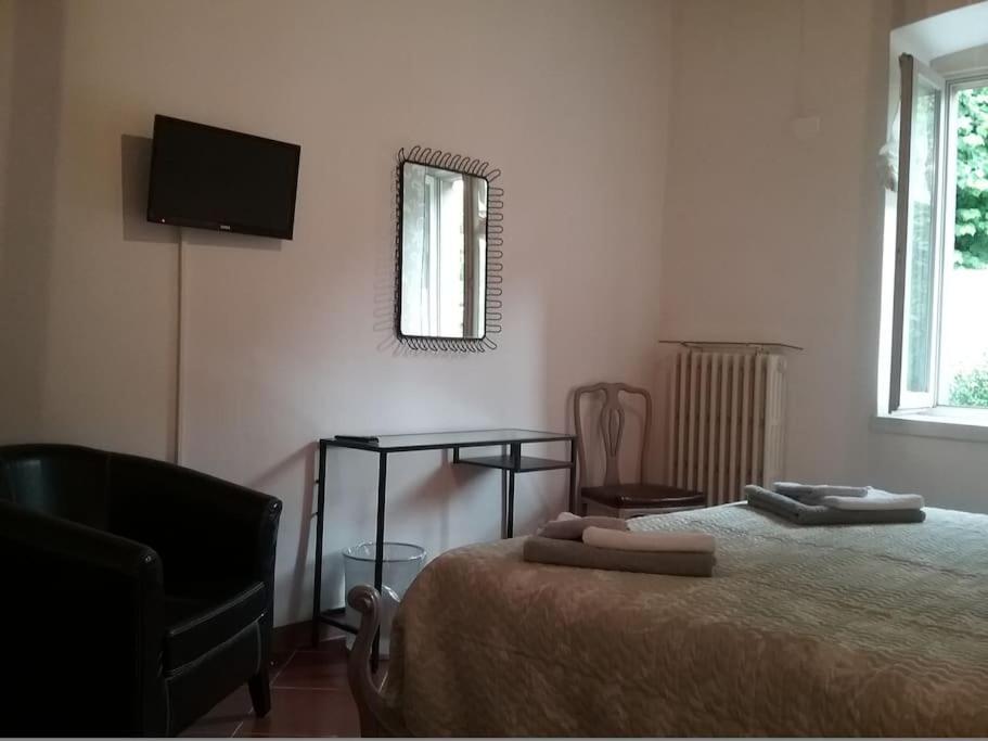 Artemisia Antique Rooms Fara