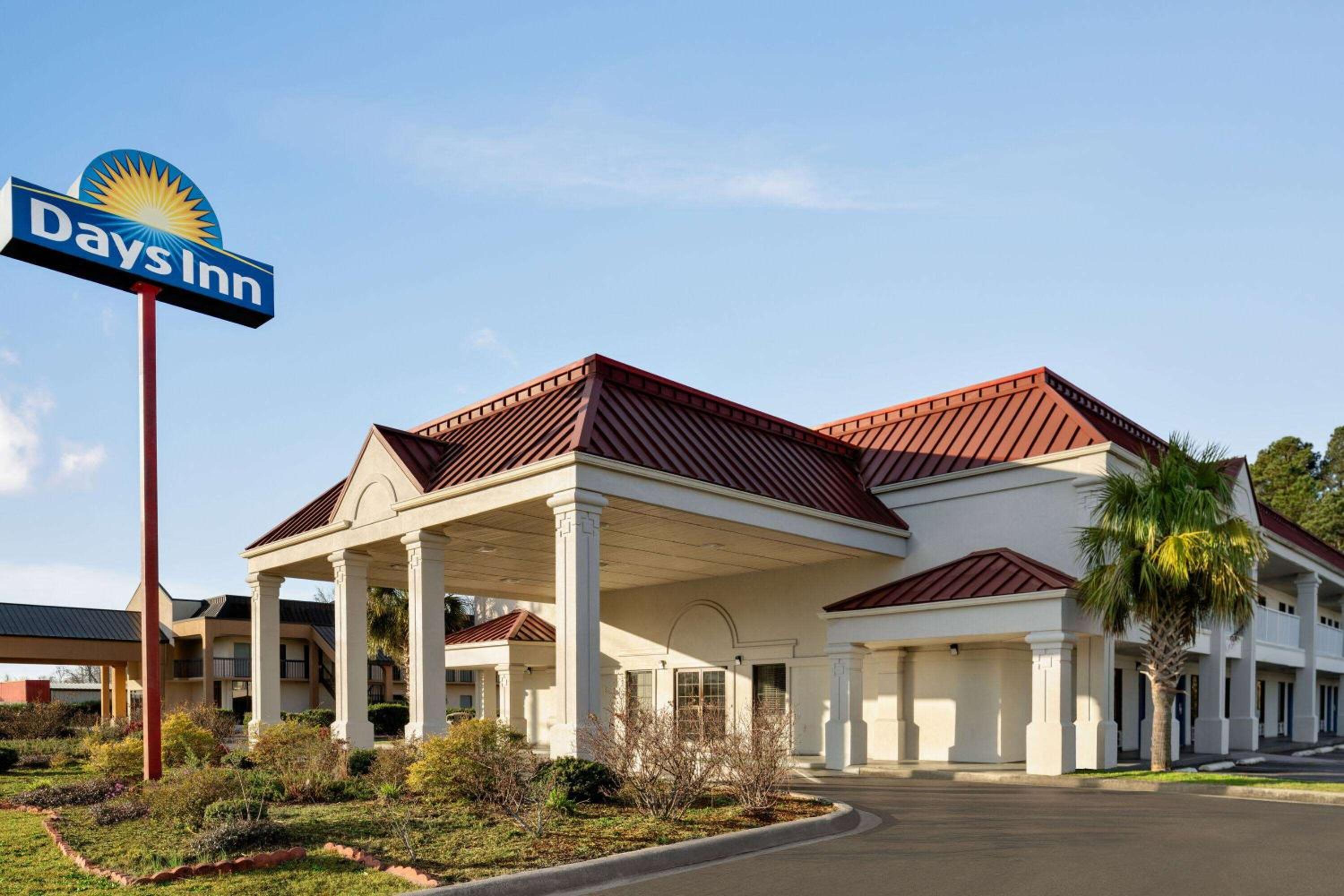 Days Inn by Wyndham Dillon view 3