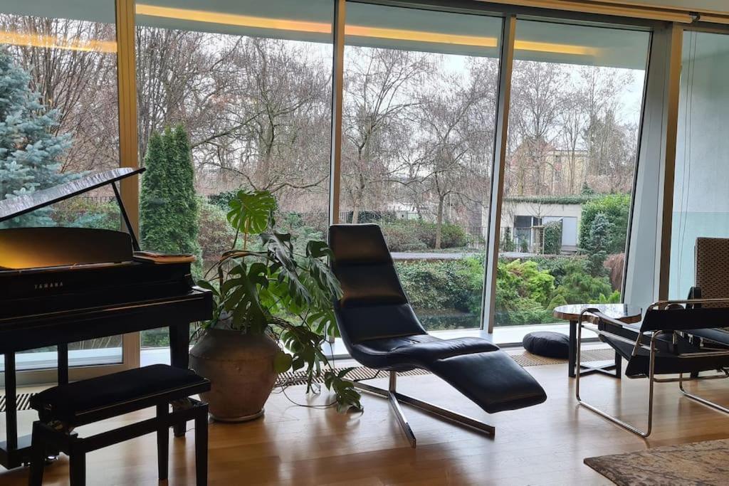 Exceptional calm 3BR, 2.5BA apartment with patio, pool & gym