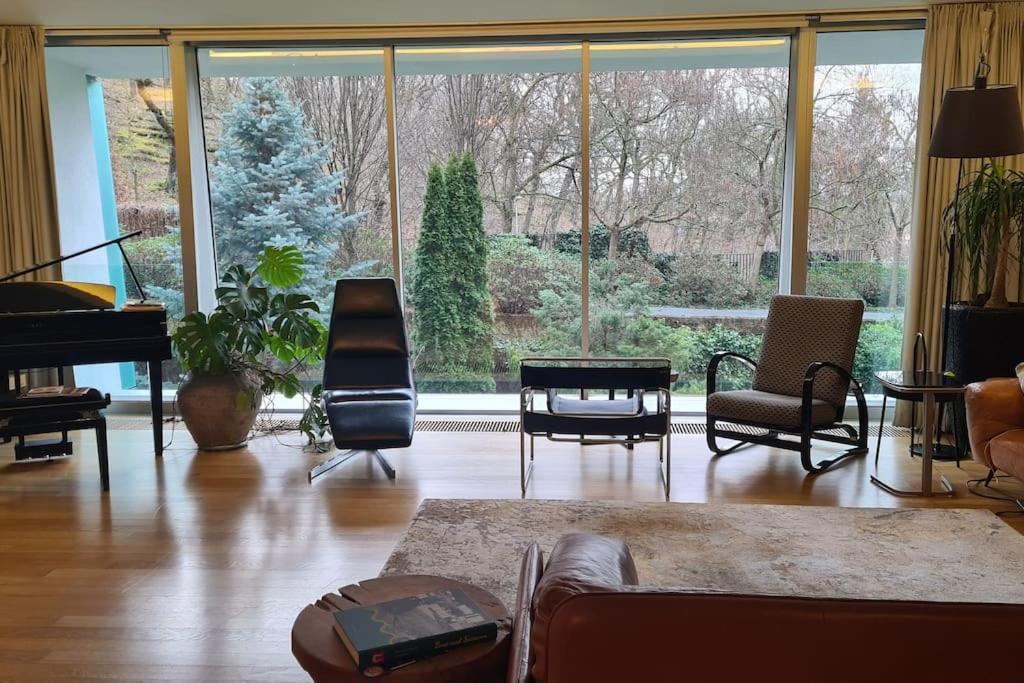 Exceptional calm 3BR, 2.5BA apartment with patio, pool & gym