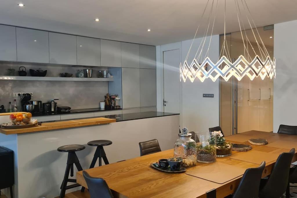 Exceptional calm 3BR, 2.5BA apartment with patio, pool & gym