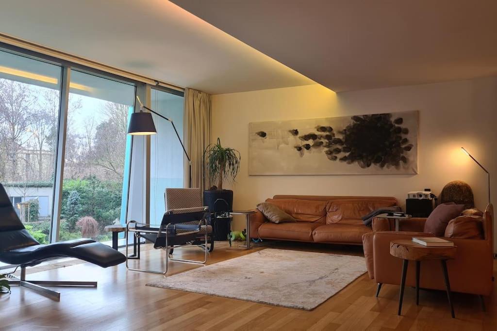 Exceptional calm 3BR, 2.5BA apartment with patio, pool & gym