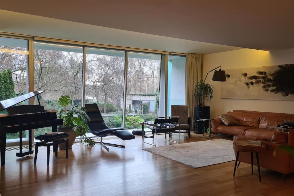 Exceptional calm 3BR, 2.5BA apartment with patio, pool & gym