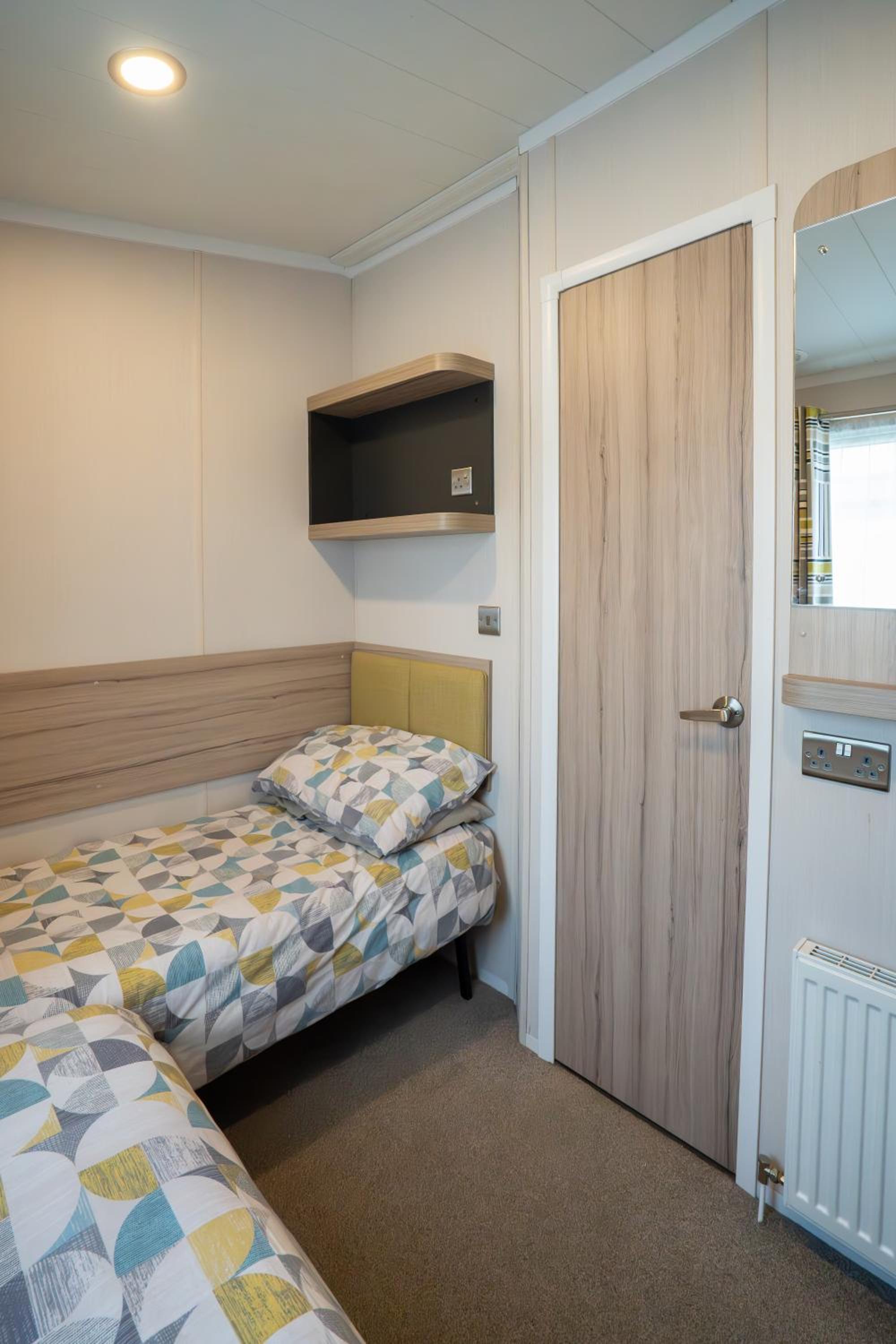 ELVIS, King Of The Caravans, 6 Berth view 3