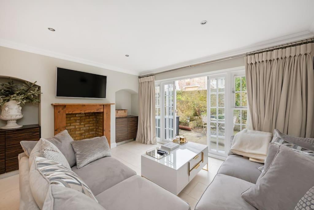 Fairytale Garden House - Next to Victoria Station & Pet Friendly