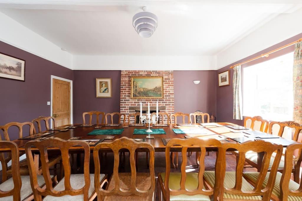 FIRS Sleeps 15 Stunning country house with hot tub