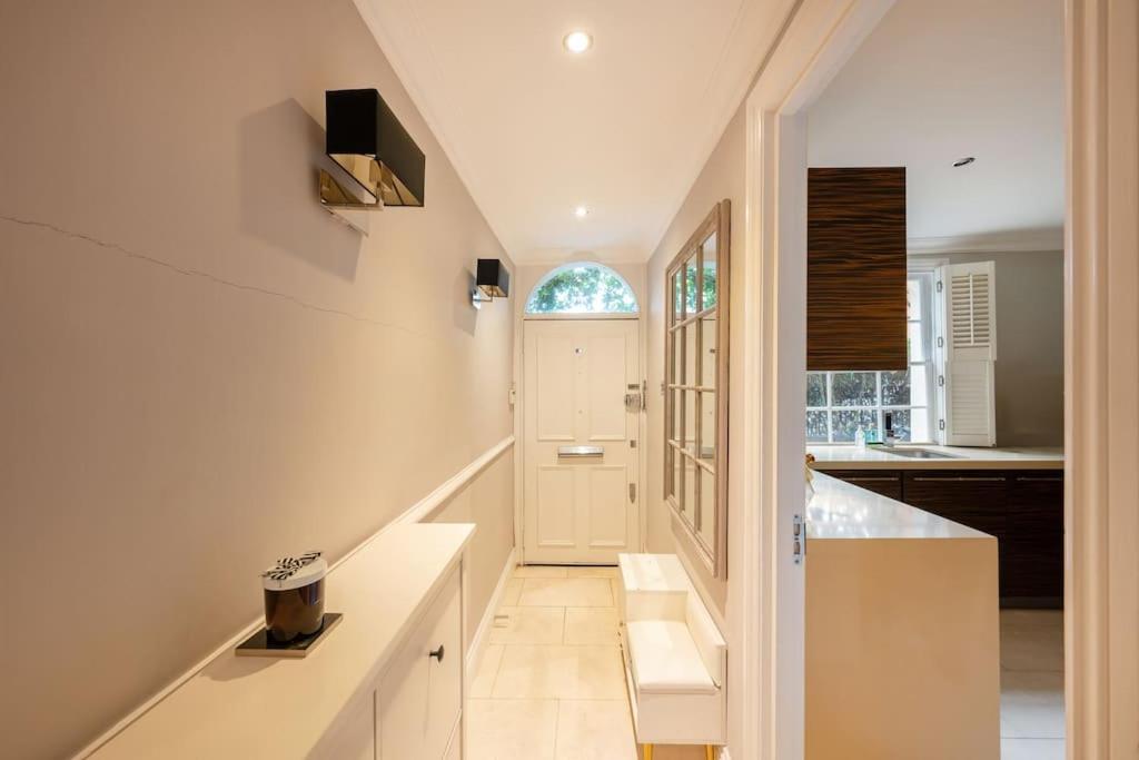 Fairytale Garden House - Next to Victoria Station & Pet Friendly