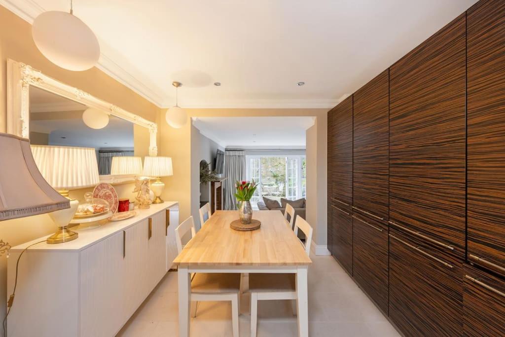 Fairytale Garden House - Next to Victoria Station & Pet Friendly