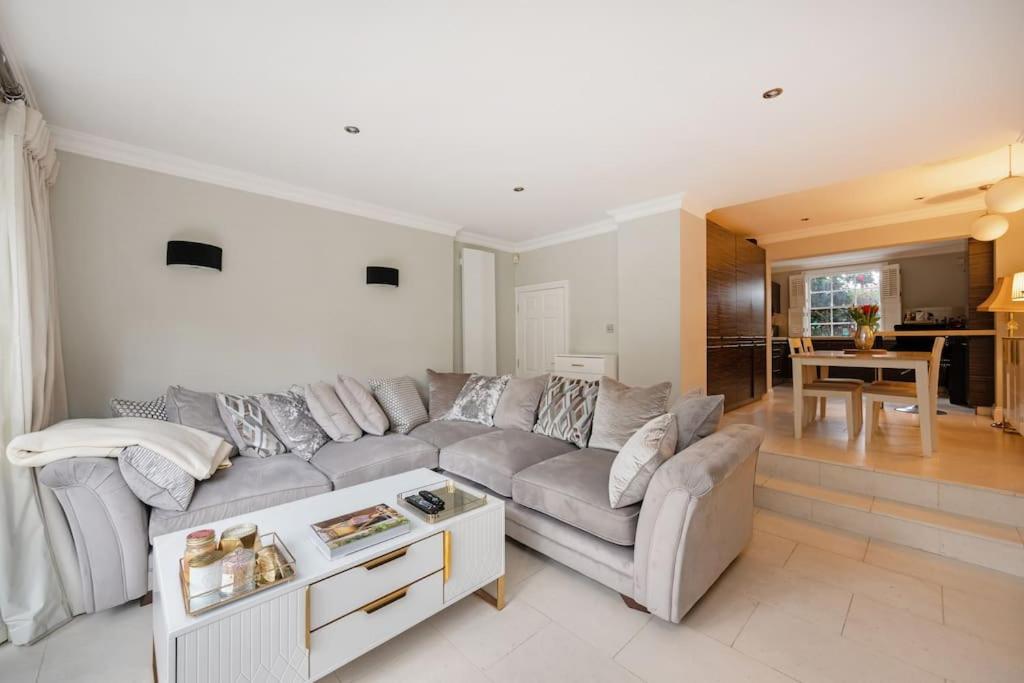 Fairytale Garden House - Next to Victoria Station & Pet Friendly