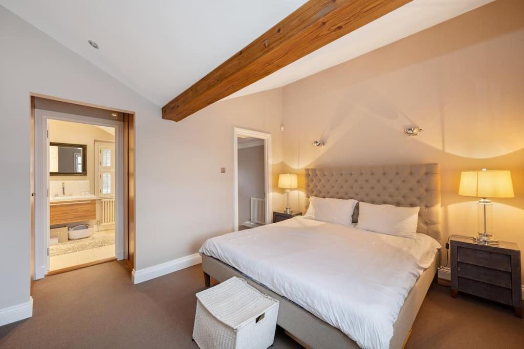 Fairytale Garden House - Next to Victoria Station & Pet Friendly