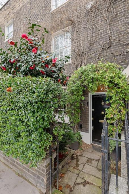 Fairytale Garden House - Next to Victoria Station & Pet Friendly