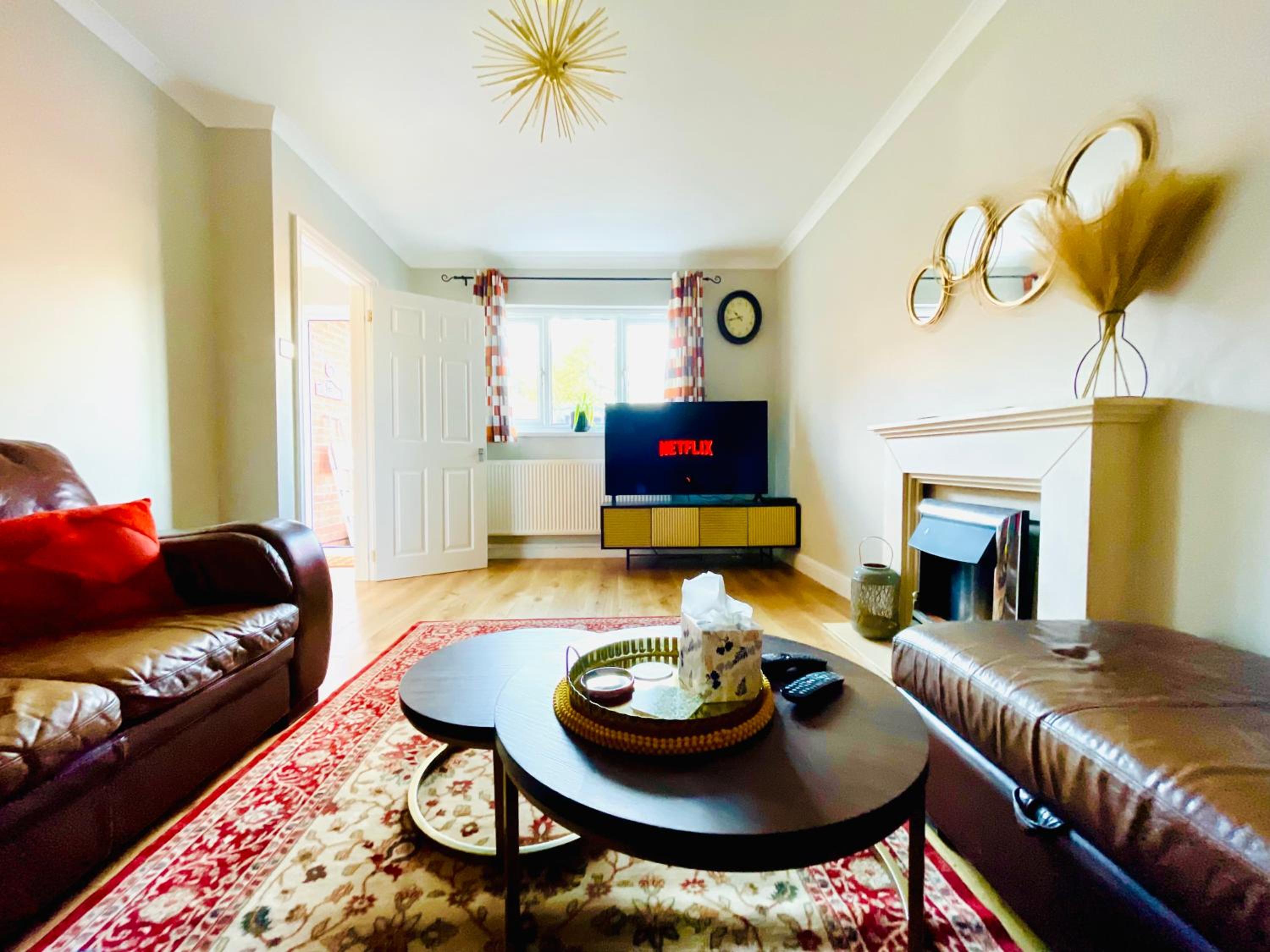 Tanglewood Close, 3 Bedroom house, Abergavenny with private parking, view 2