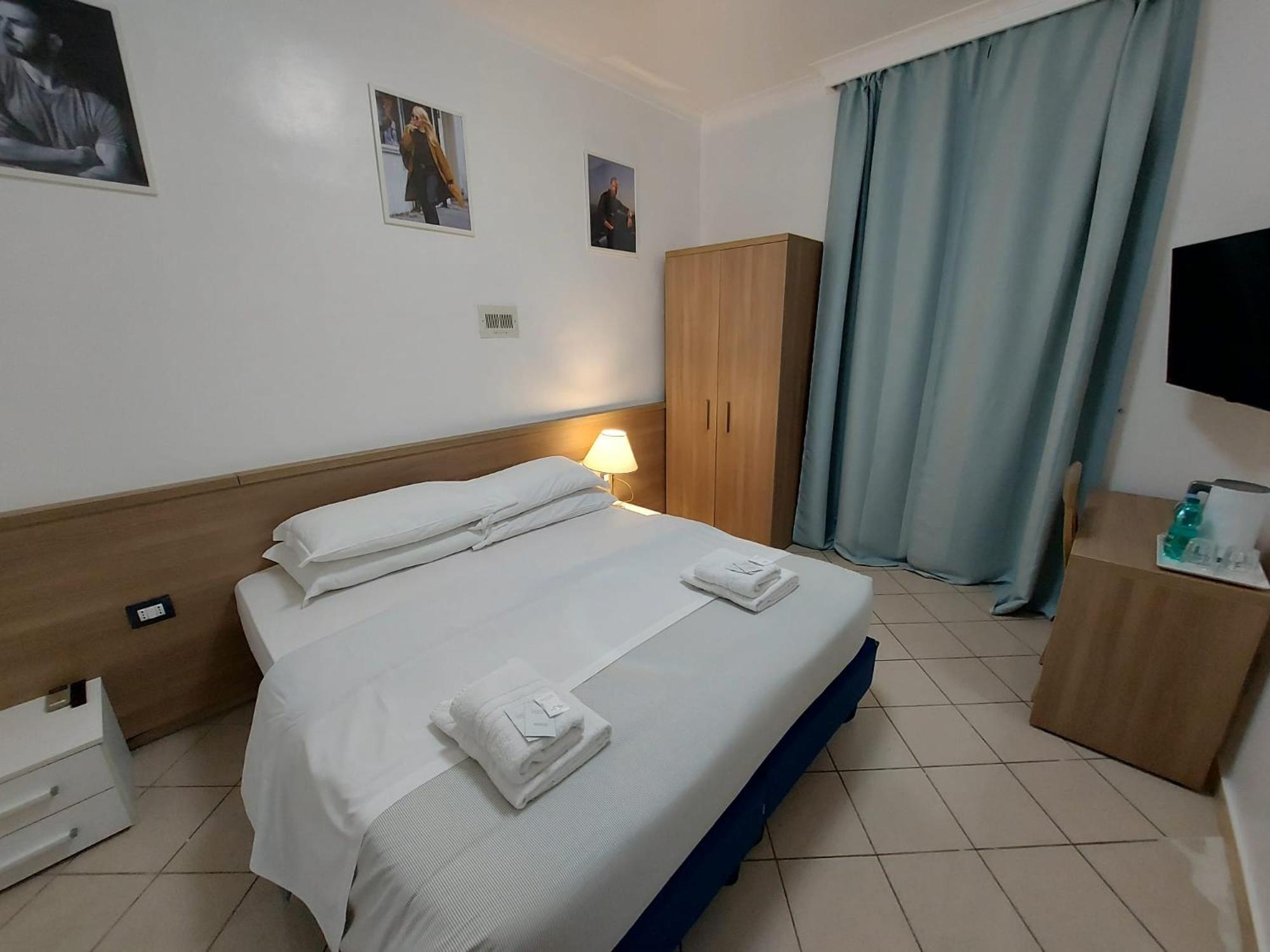Hotel Positano en Rome — hotel room