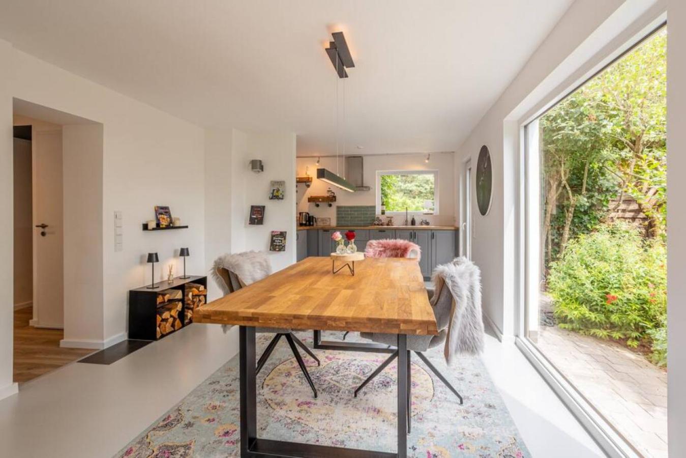 Adenauer Zwölf - Das 5 Sterne Ferienhaus mit Sauna und Garten am Eifelsteig