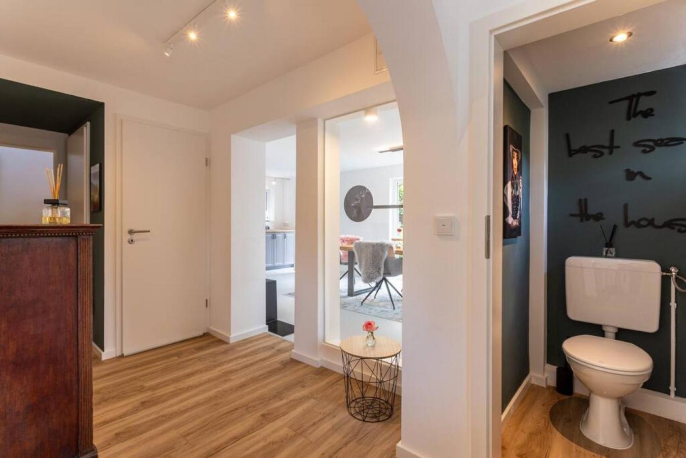 Adenauer Zwölf - Das 5 Sterne Ferienhaus mit Sauna und Garten am Eifelsteig