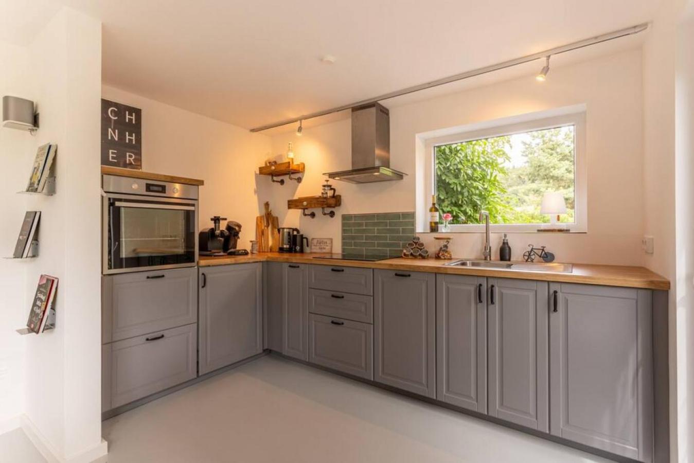 Adenauer Zwölf - Das 5 Sterne Ferienhaus mit Sauna und Garten am Eifelsteig