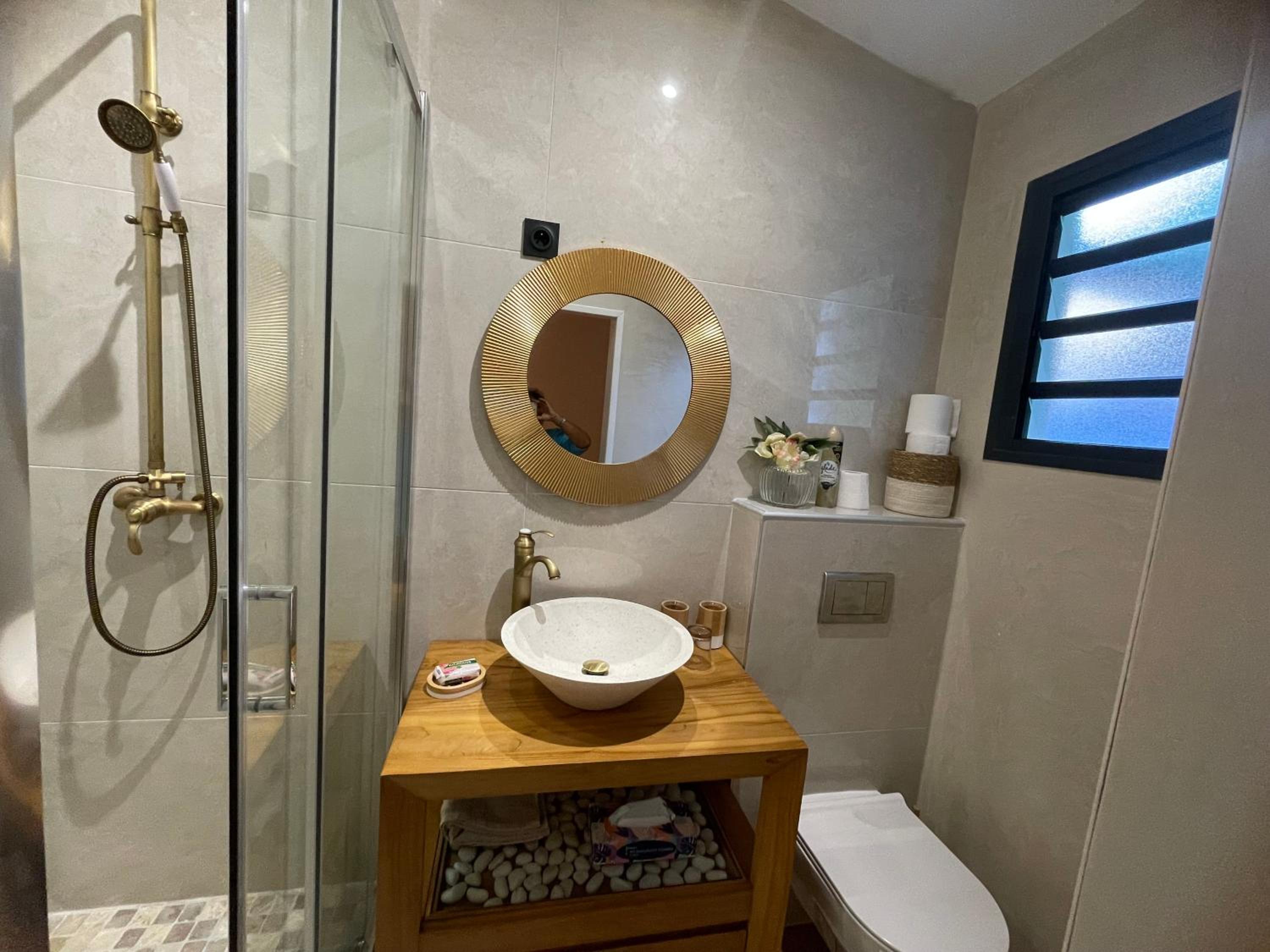 Luxueuse Villa - Jardin - Piscine - Jacuzzi - 3min du lagon view 4