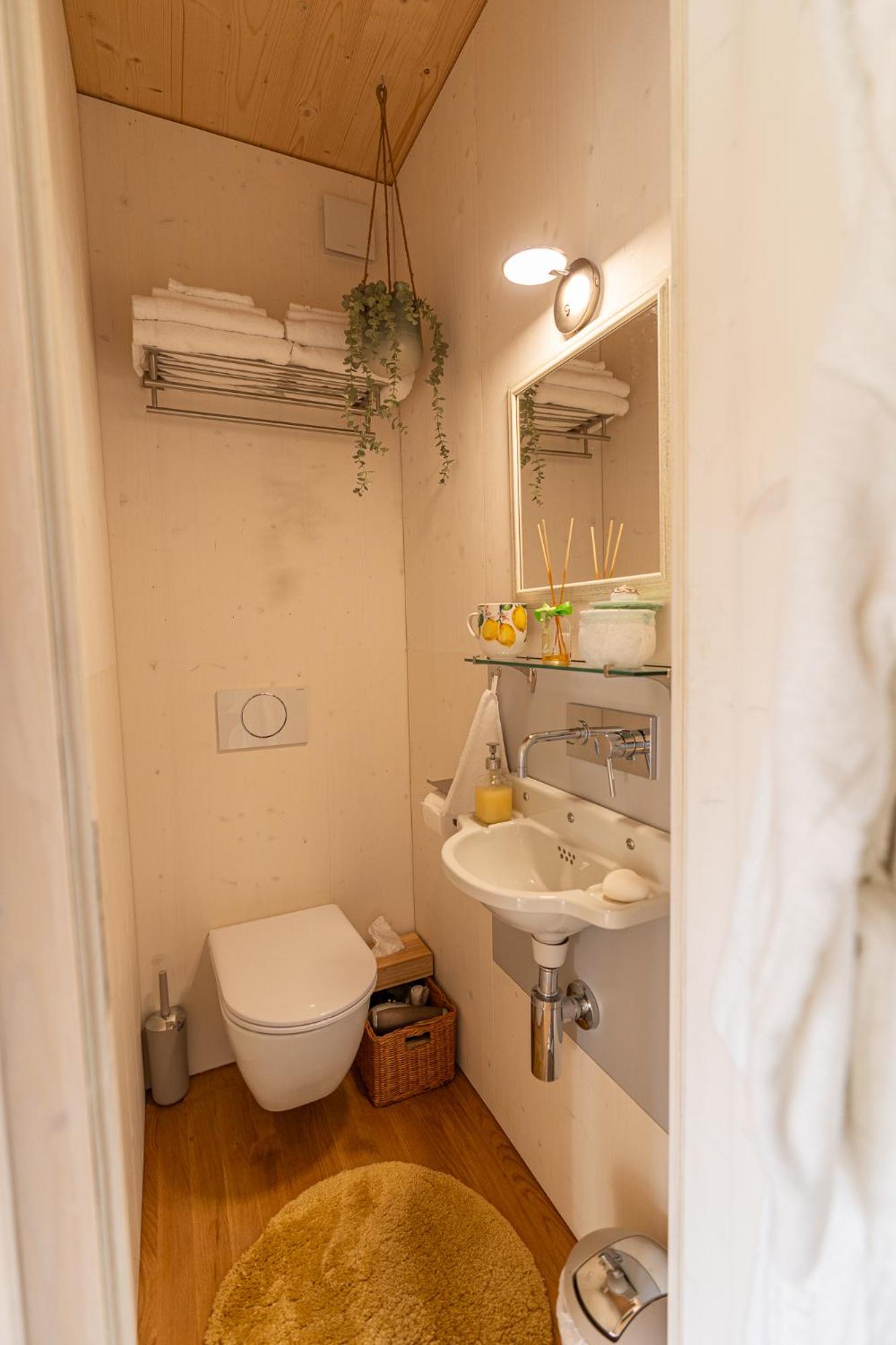 Tiny House Chez Claudine - Relaxen, Workspace, Nähe Thermen, Netflix, free Parking & Wifi