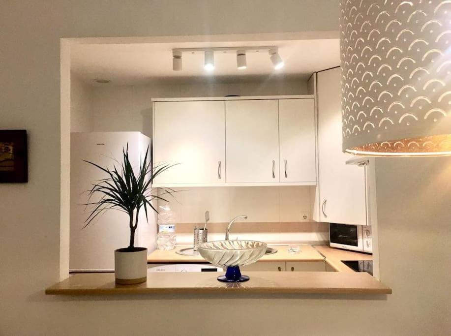 APARTAMENTO EN FUENGIROLA CON PARKING Y PISCINA.